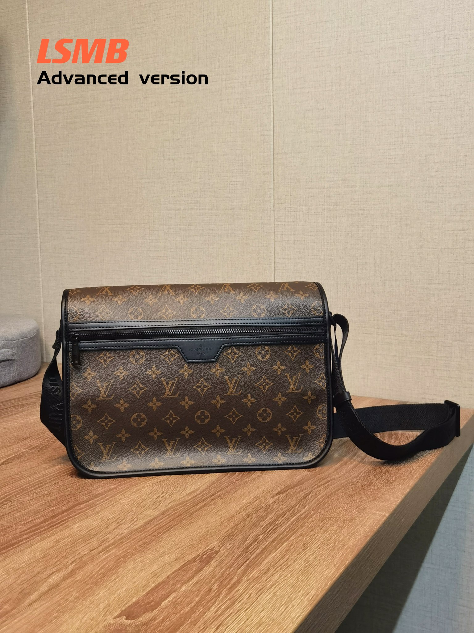 【LOUIS VUITTON】Archy    -35 x 24 x 8 cm