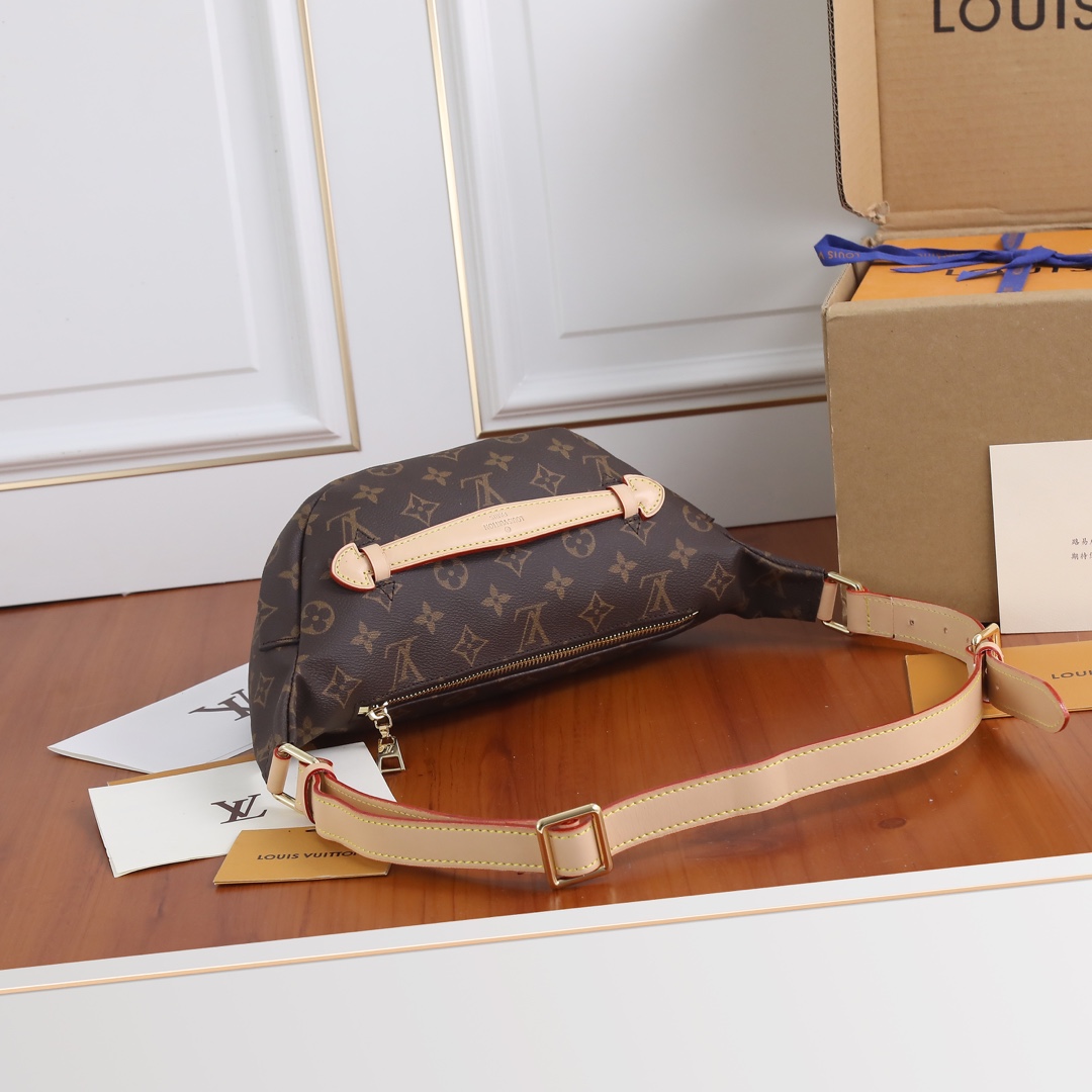 【LOUIS VUITTON】BUMBAG  サイズ: 37x14x13CM