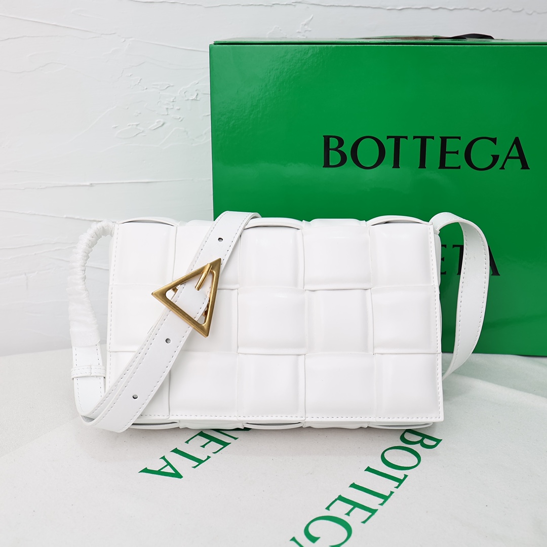 【Bottega Veneta】BV Padded Cassette bag -26*8*18CM -10色