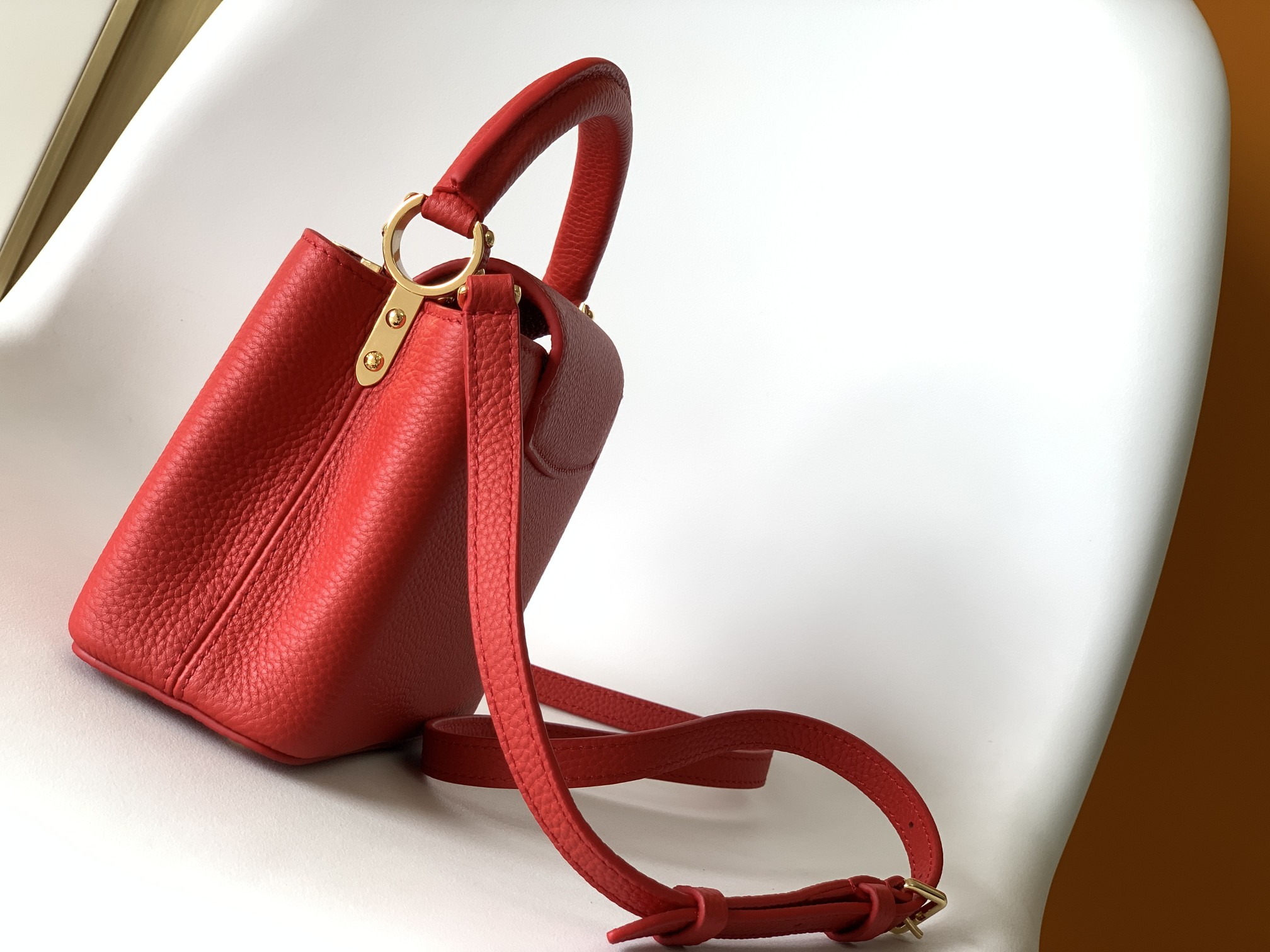 【LOUIS VUITTON】新作人気の Capucines mini  size:21x14x8 cm  -4色