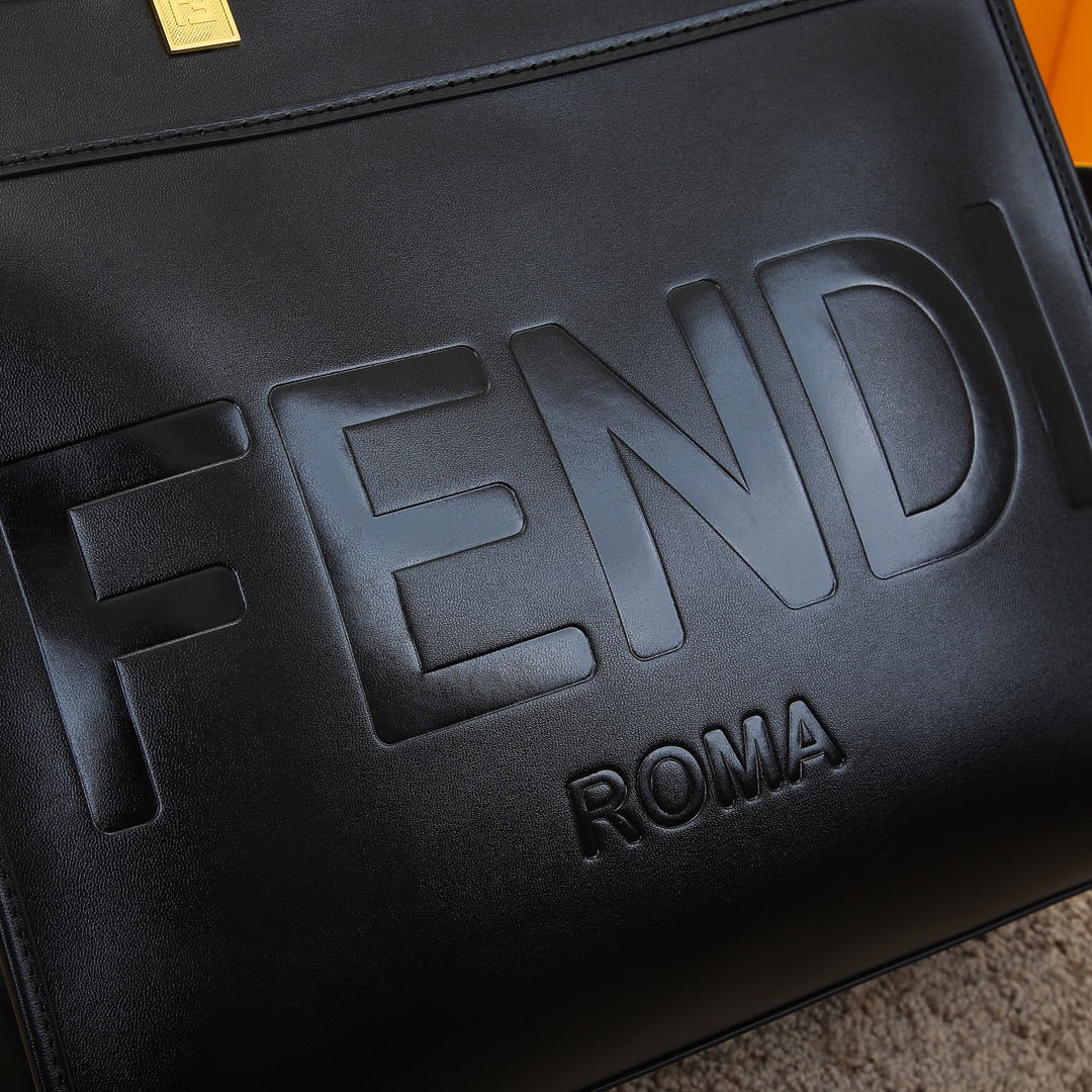 【FENDI】 番号:3363  サイズ: 35x17x31cm  -2色