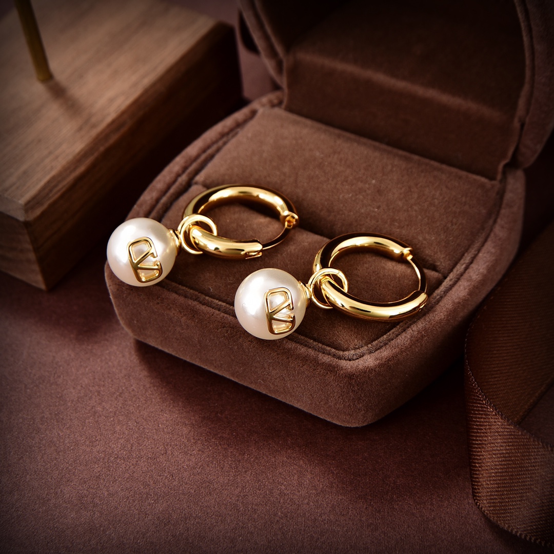 【ピアス】★ Valentino ＆ 人気商品