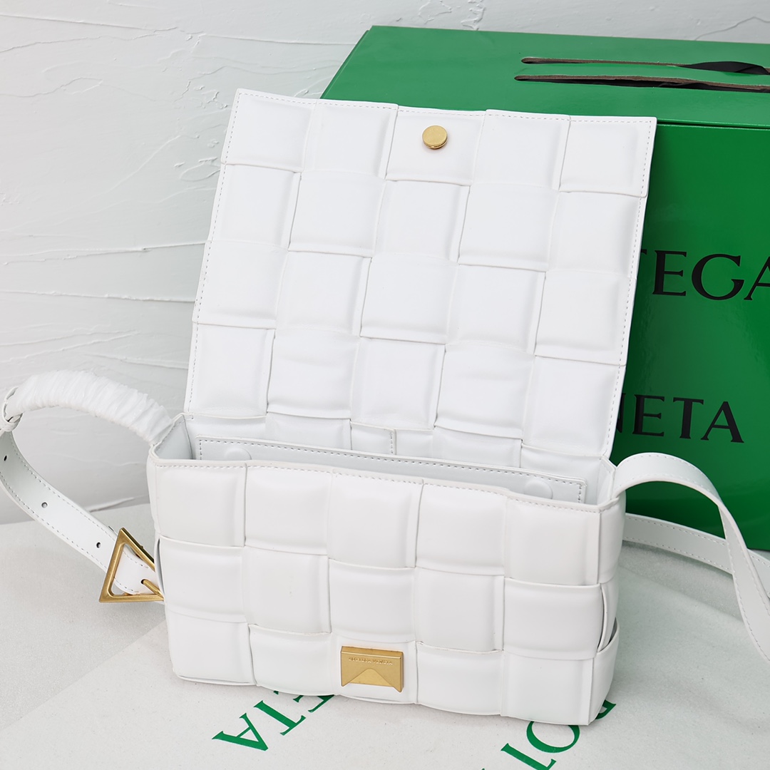 【Bottega Veneta】BV Padded Cassette bag -26*8*18CM -10色