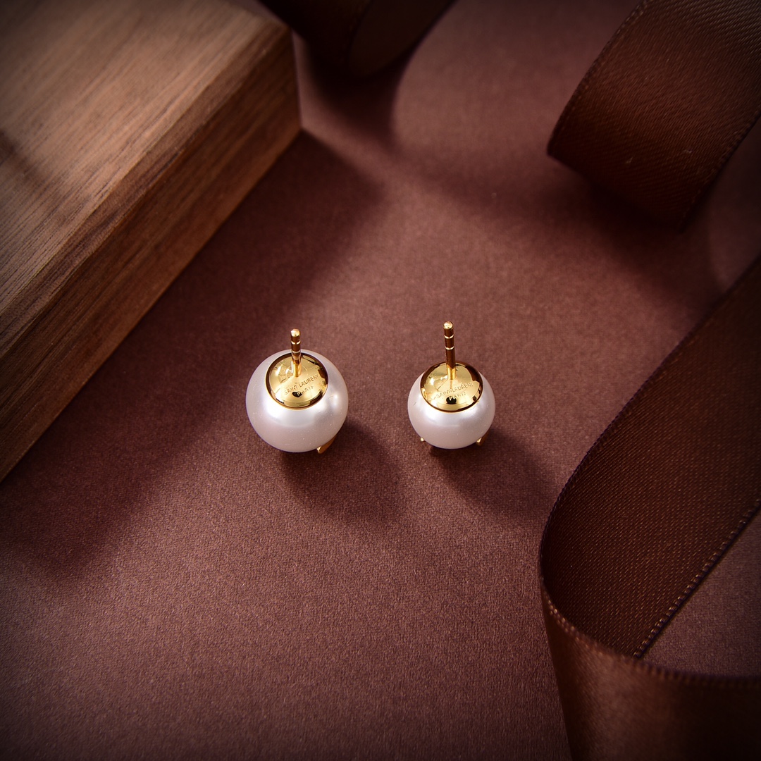 【ピアス】★ Yves Saint Laurent ★