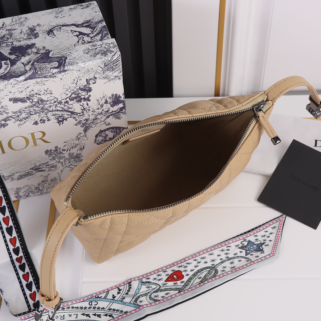 【DIOR】DIORTRAVEL NOMAD  -22 x 13 x 9.5 cm-6色