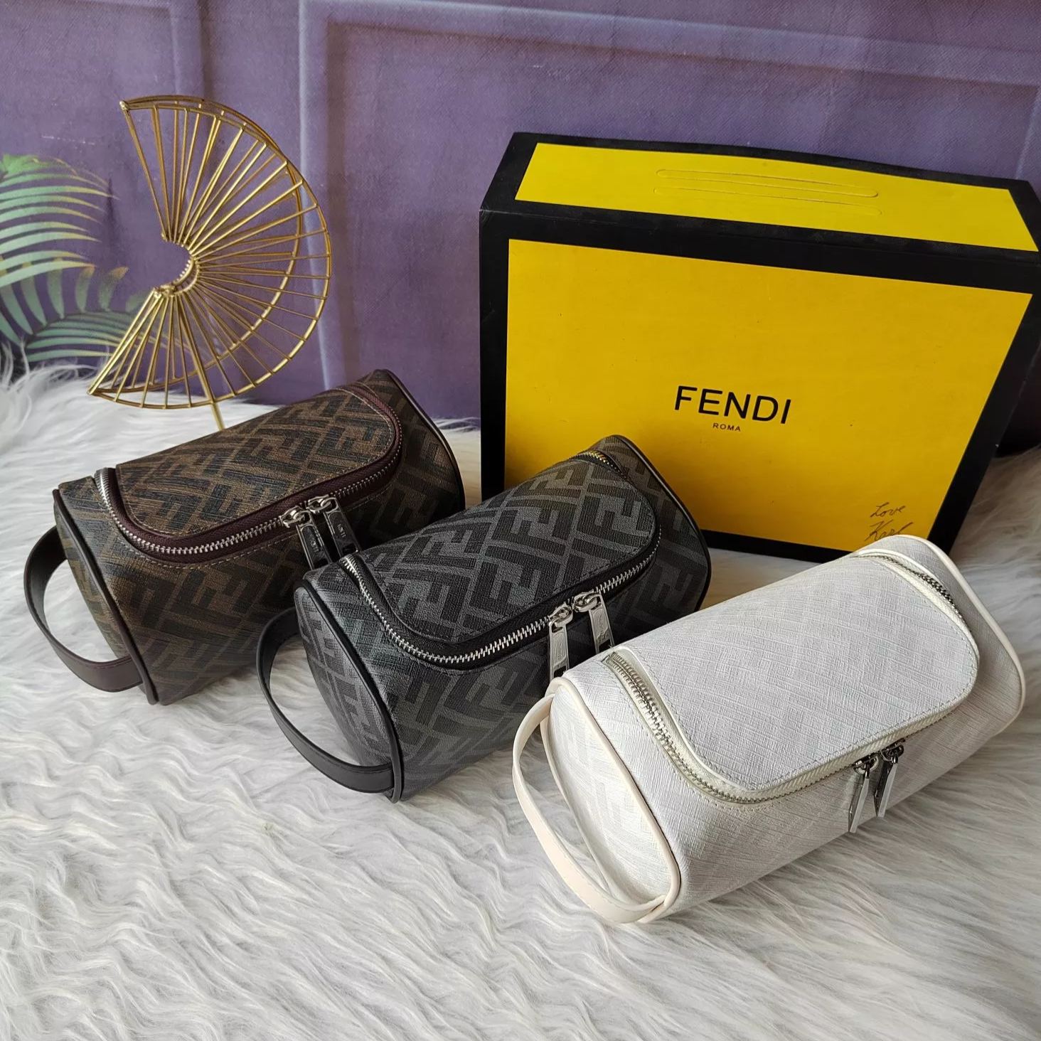 【FENDI】化粧ポーチ   サイズ: 25x13x13cm -3色
