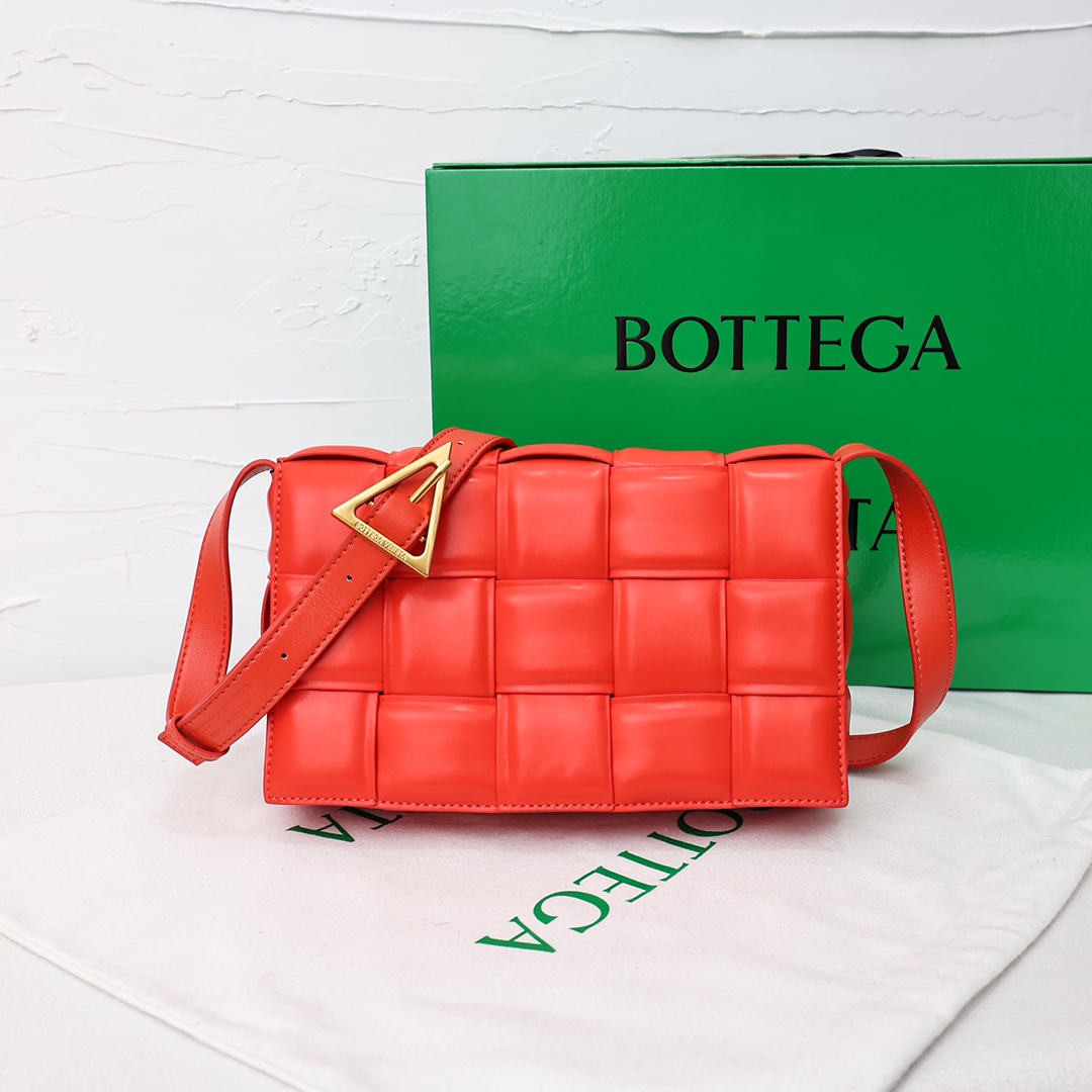 【Bottega Veneta】BV Padded Cassette bag -26*8*18CM -10色