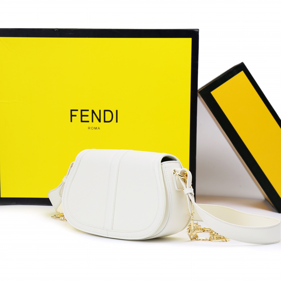 【FENDI】Baguette サイズ: 24*15*8cm -4色