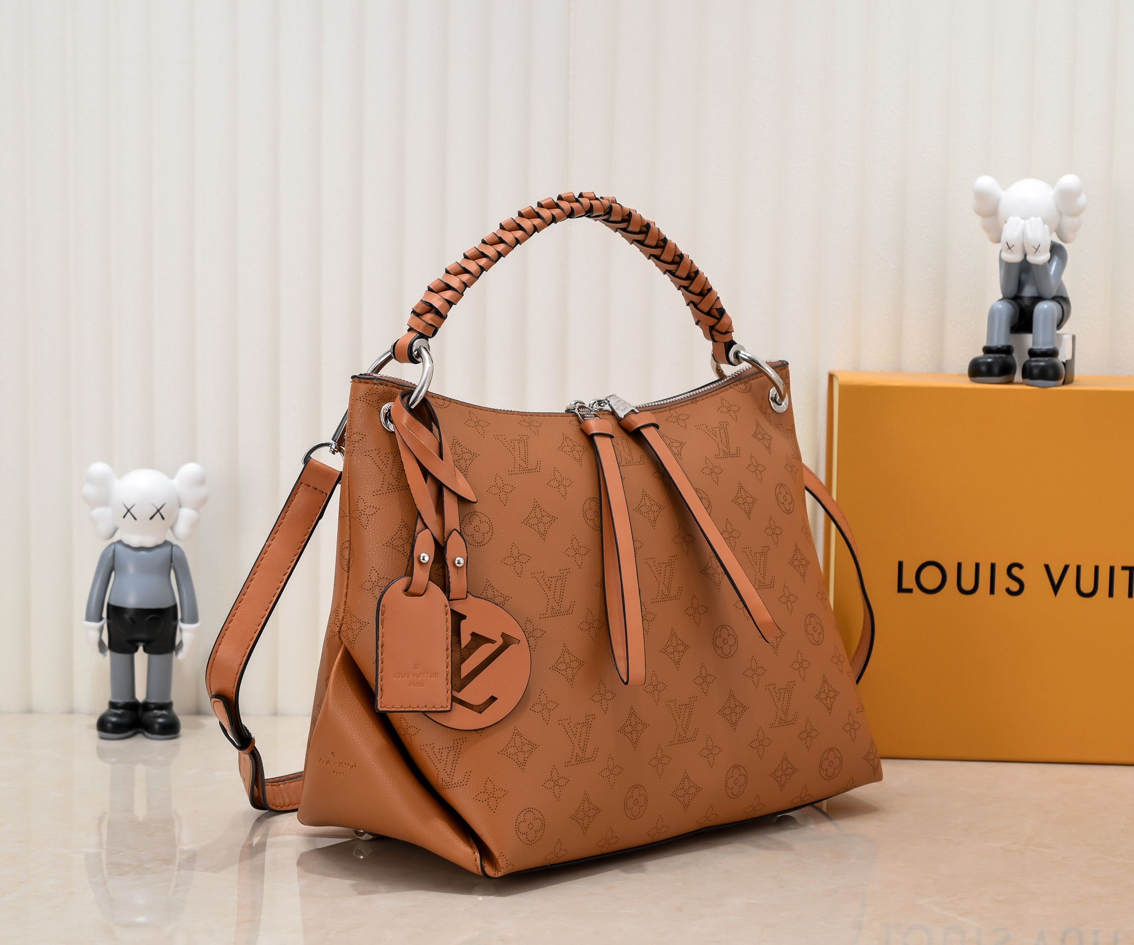 【LOUIS VUITTON】  32*26*17cm -4色