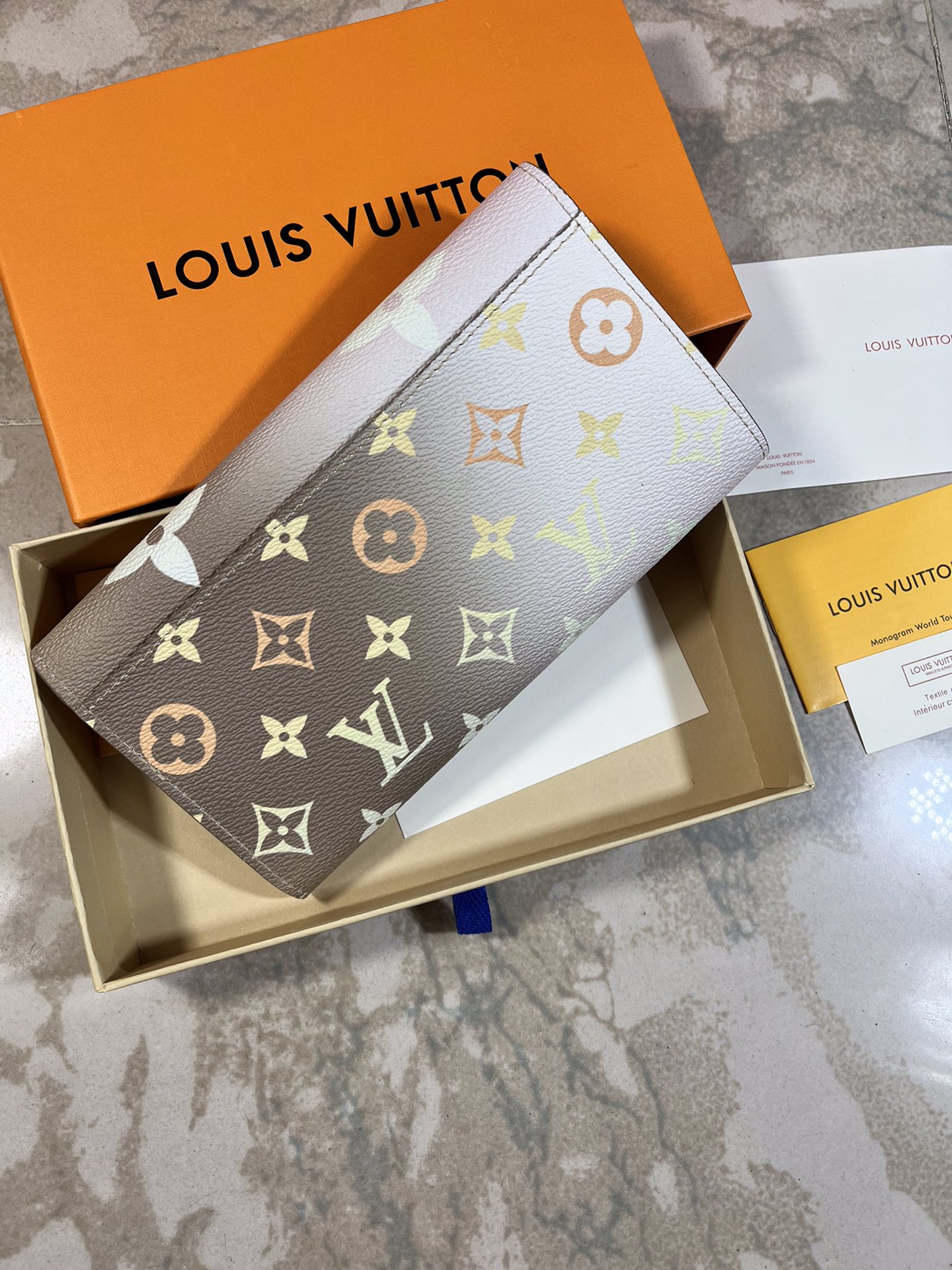 【LOUIS VUITTON】19.5 x 10.5 x 2.5 cm -3色