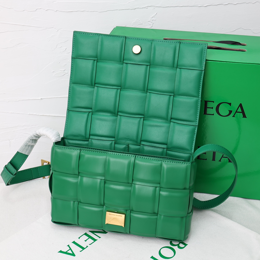 【Bottega Veneta】BV Padded Cassette bag -26*8*18CM -10色