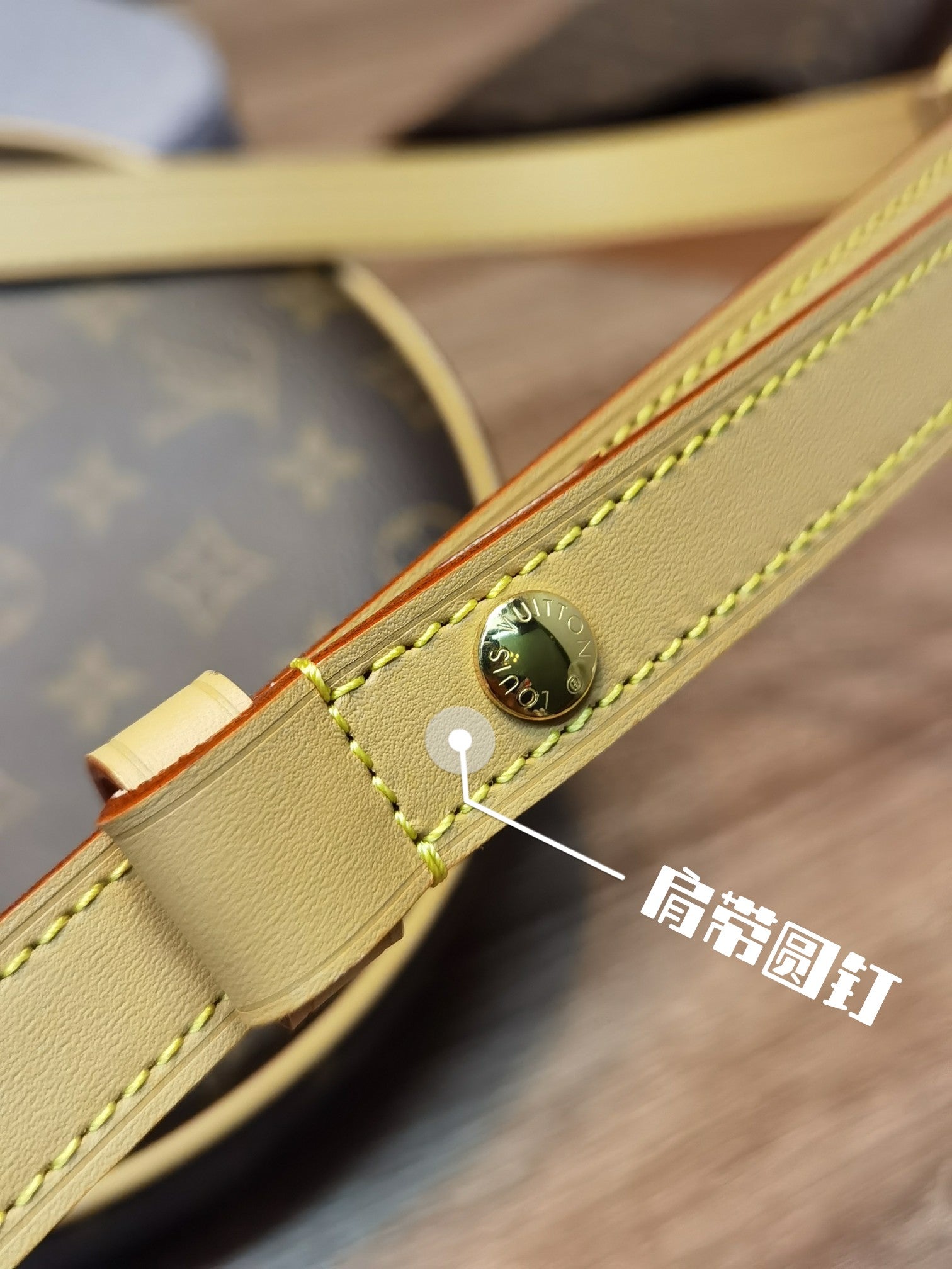 【LOUIS VUITTON】 番号：M81098 サイズ: 24.0 x 22.0 x 6.0 CM