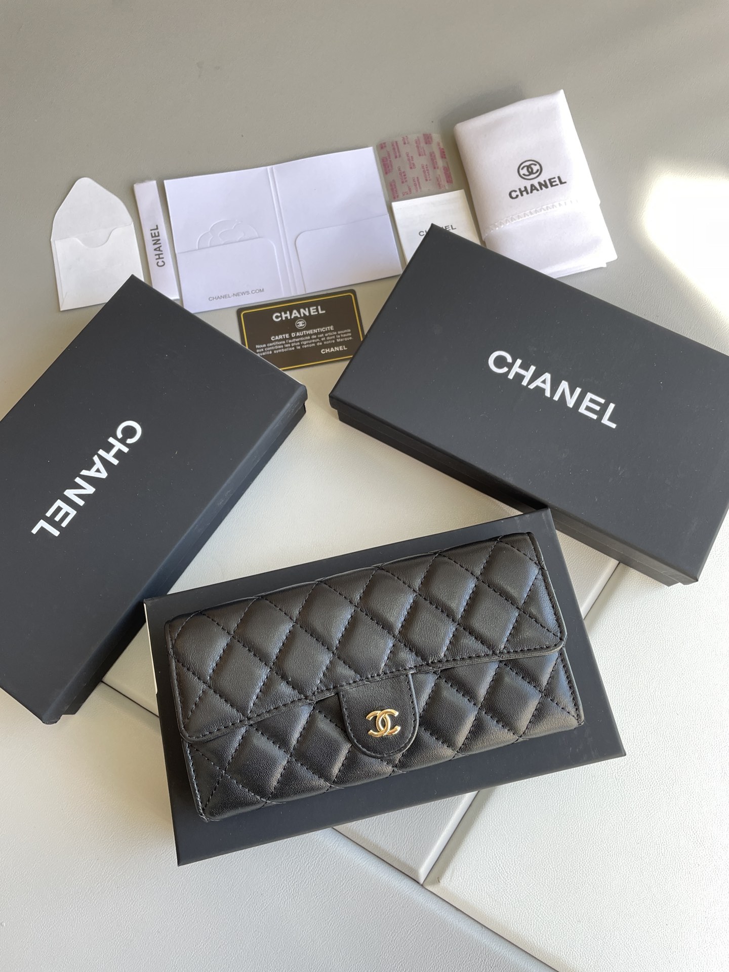 【CHANEL 】二つ折り財布  19*10*2.5CM -4色