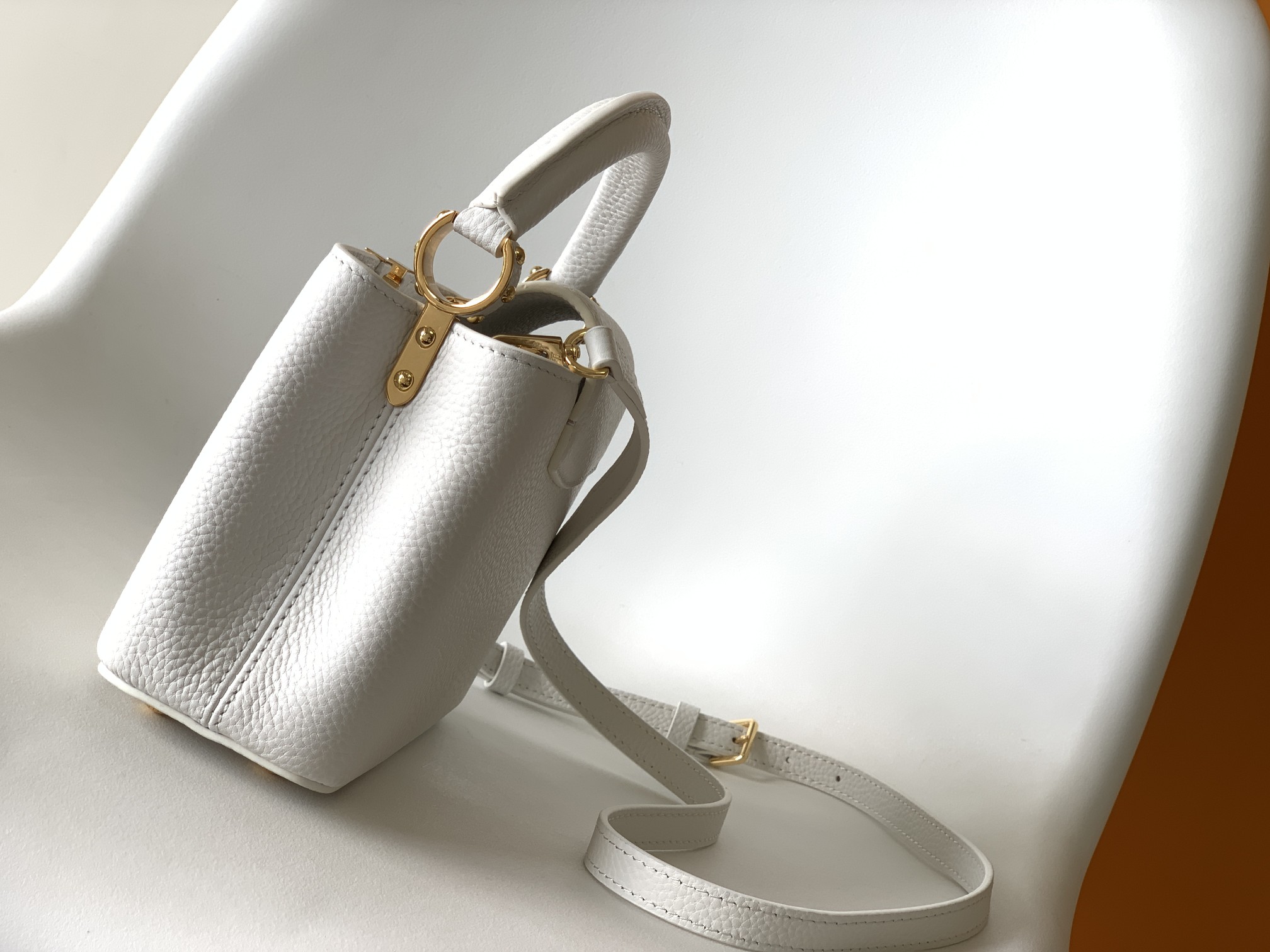 【LOUIS VUITTON】新作人気の Capucines mini  size:21x14x8 cm  -4色