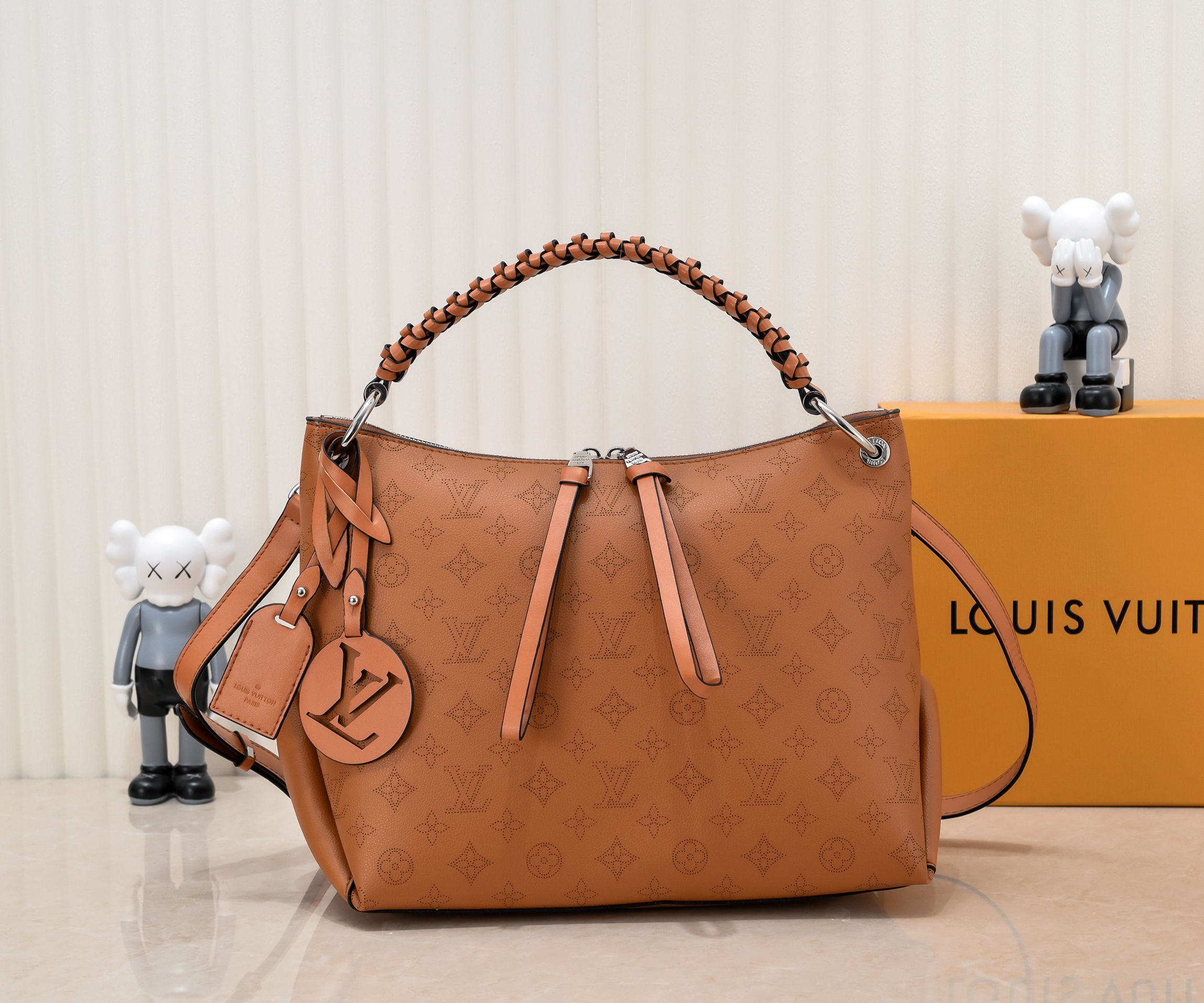 【LOUIS VUITTON】  32*26*17cm -4色