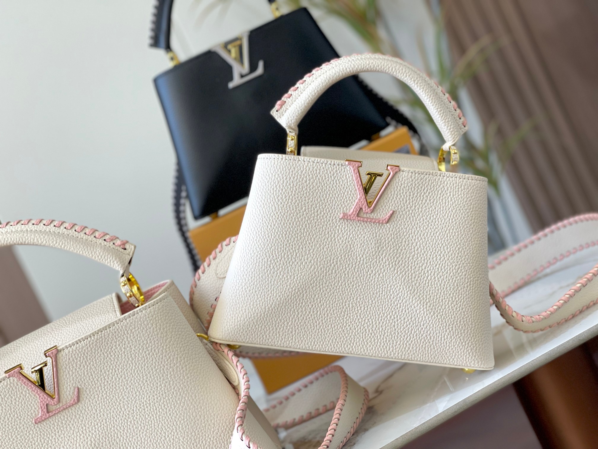 【LOUIS VUITTON】 Capucines -2SIZE  -2色
