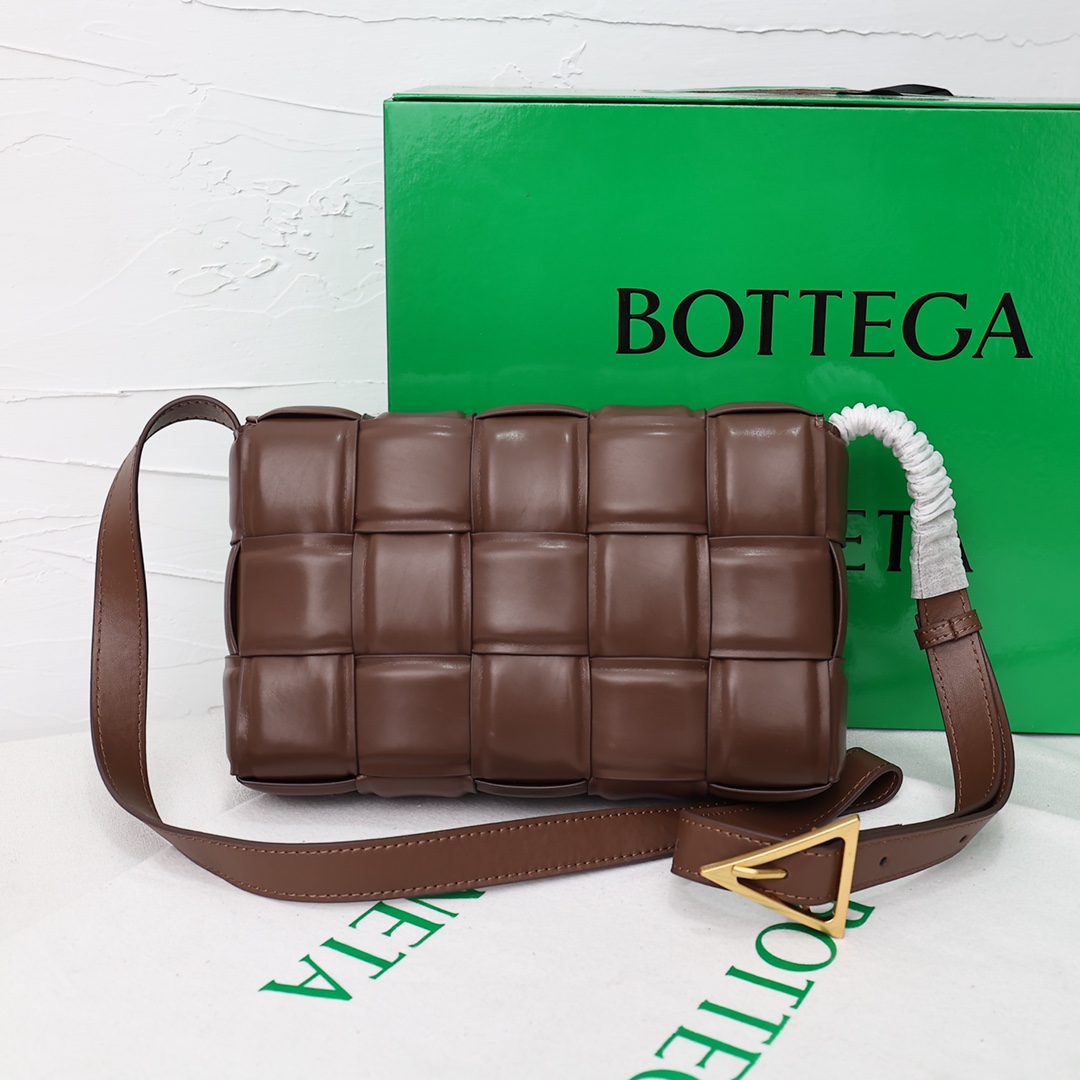 【Bottega Veneta】BV Padded Cassette bag -26*8*18CM -10色