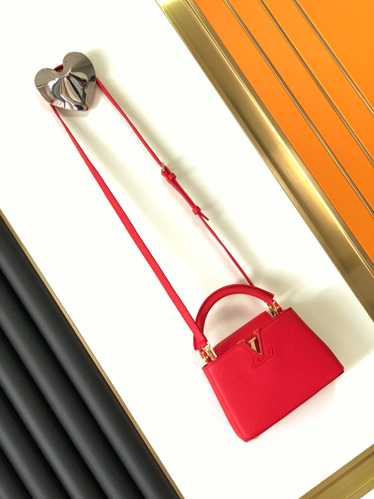 【LOUIS VUITTON】新作人気の Capucines mini  size:21x14x8 cm  -4色