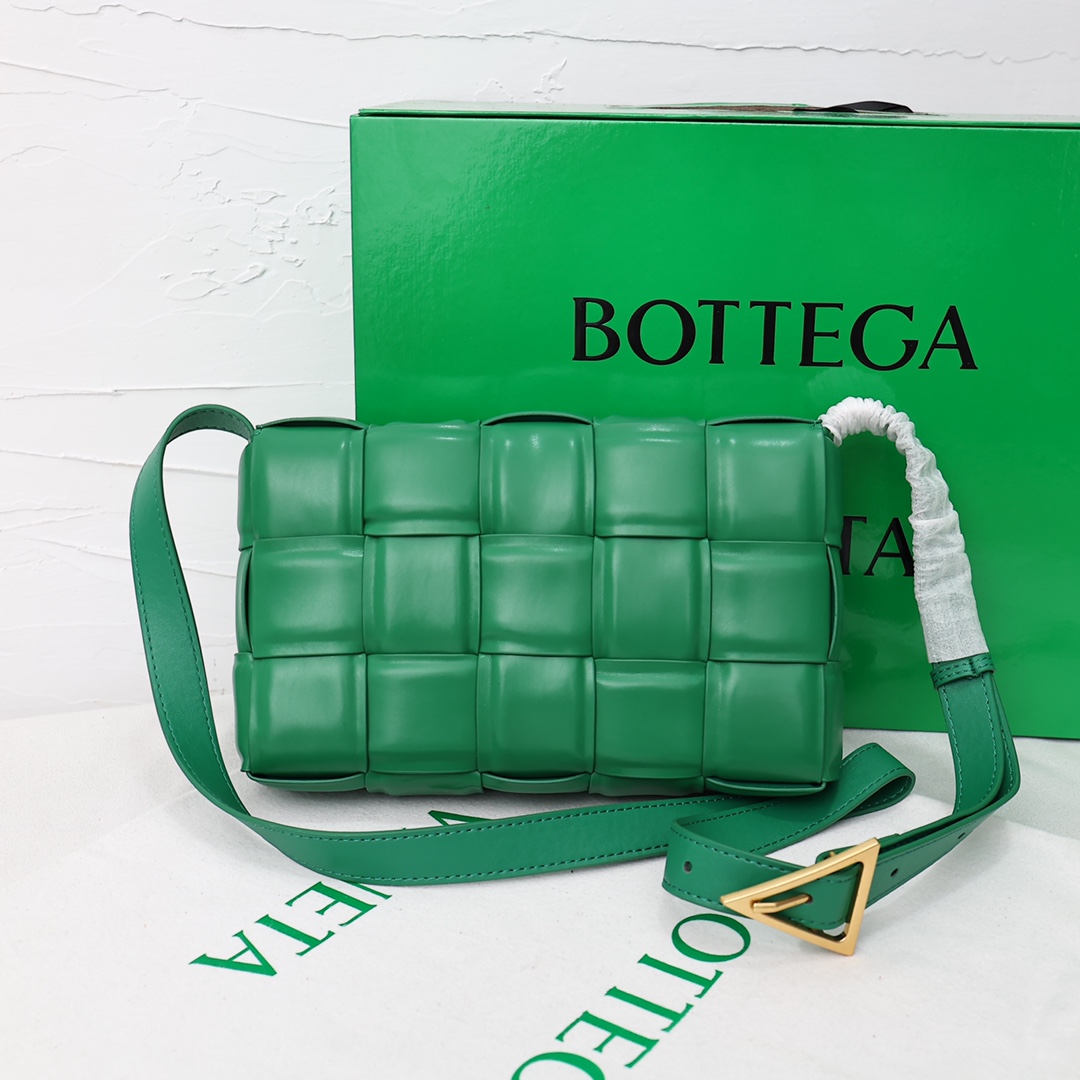 【Bottega Veneta】BV Padded Cassette bag -26*8*18CM -10色