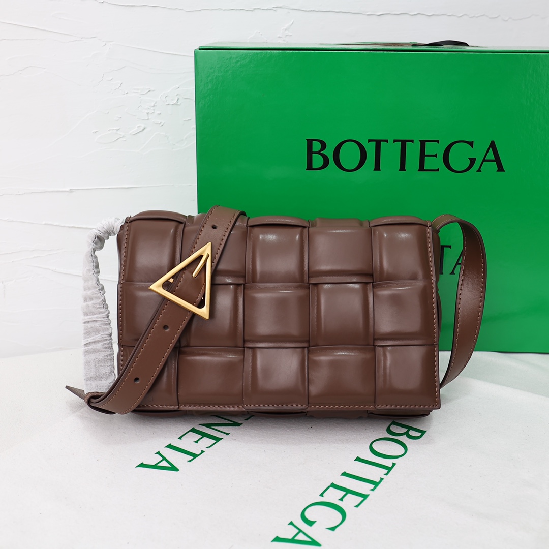 【Bottega Veneta】BV Padded Cassette bag -26*8*18CM -10色