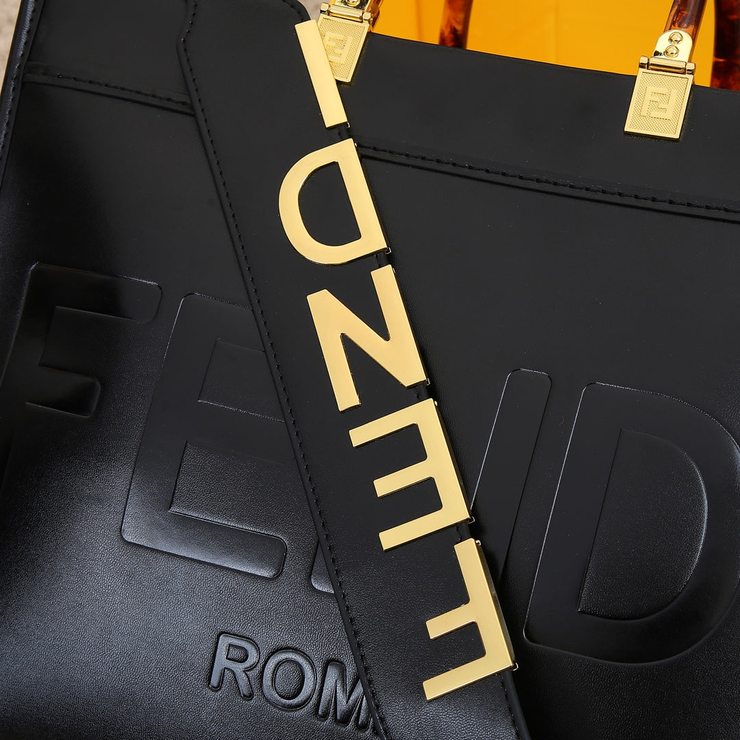 【FENDI】 番号:3363  サイズ: 35x17x31cm  -2色