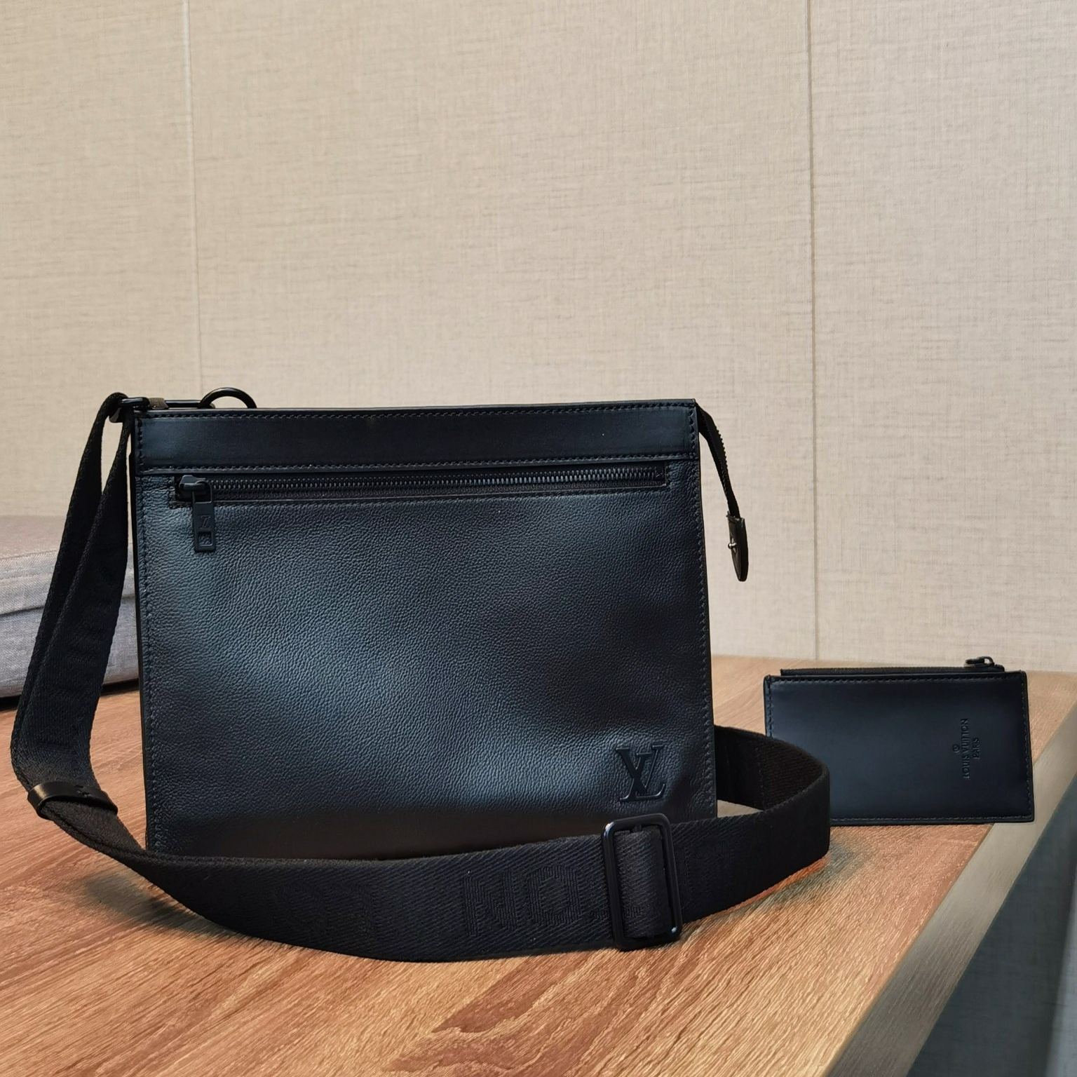 【LOUIS VUITTON】 Pochette Voyage  -28 x 21 x 6 cm