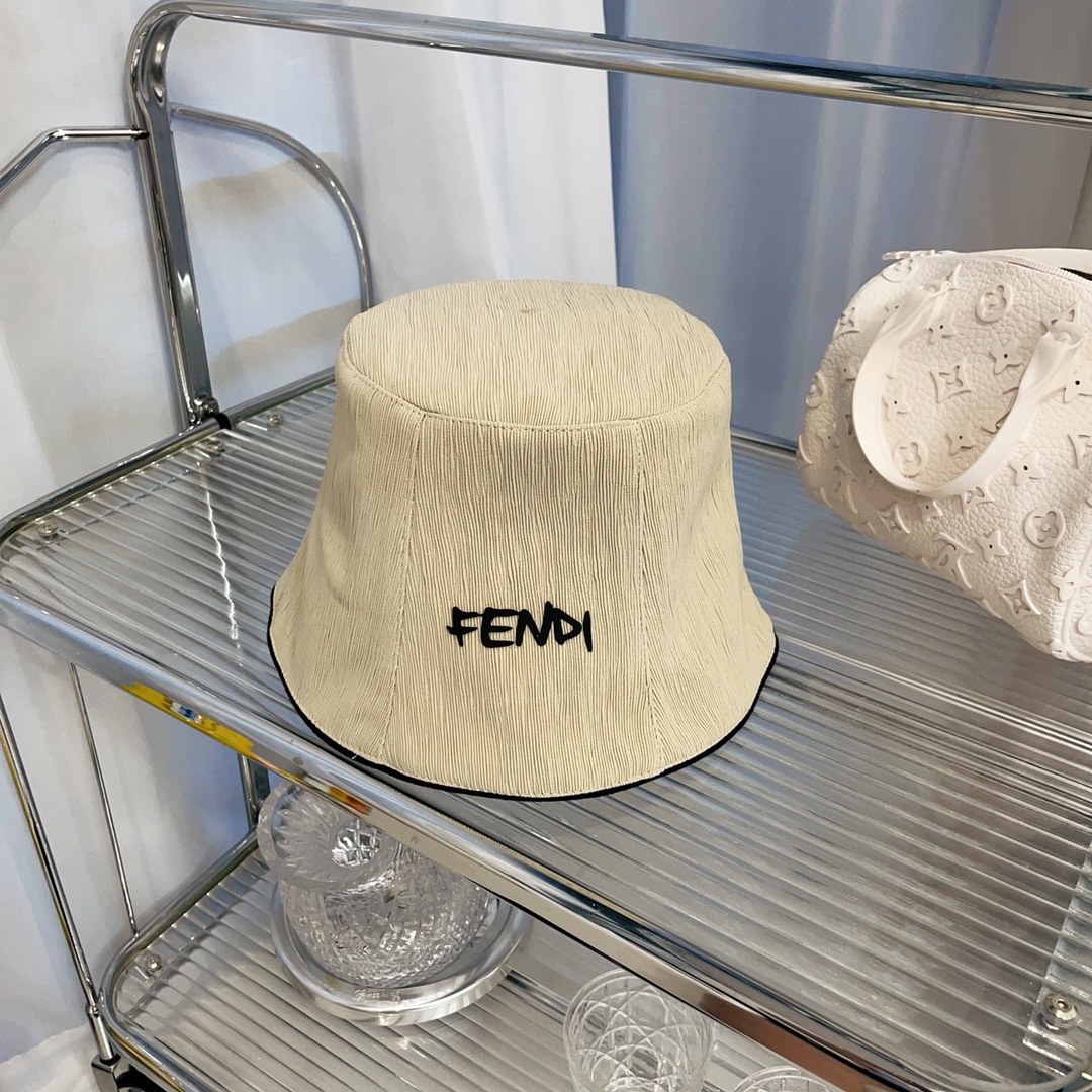 【キャップ 】FENDI  -3色
