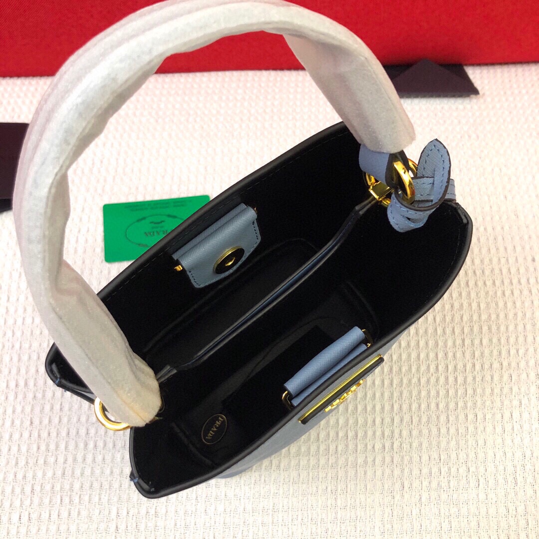 【PRADA】Double Saffiano サイズ: 23*13*22CM  -7色