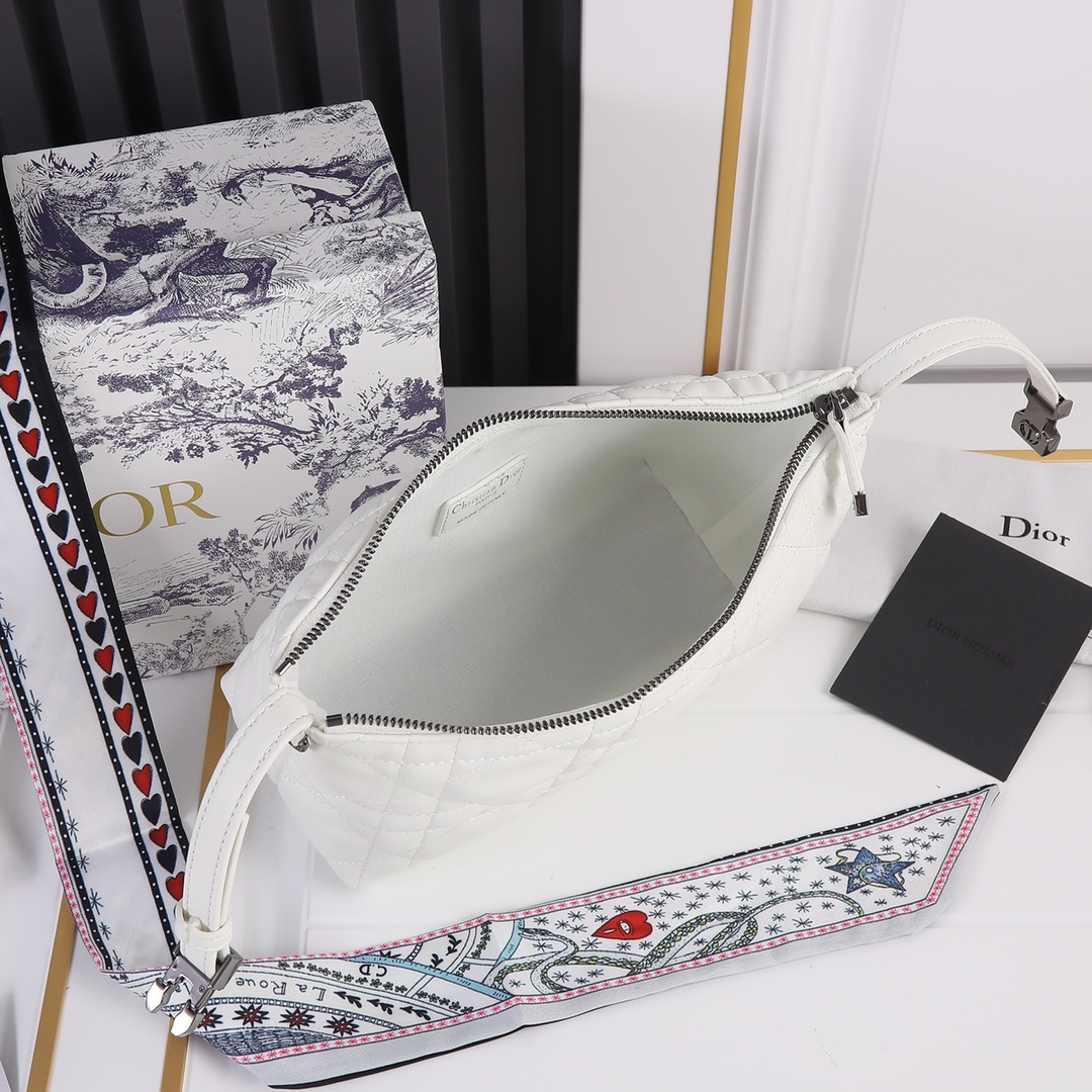 【DIOR】DIORTRAVEL NOMAD  -22 x 13 x 9.5 cm-6色
