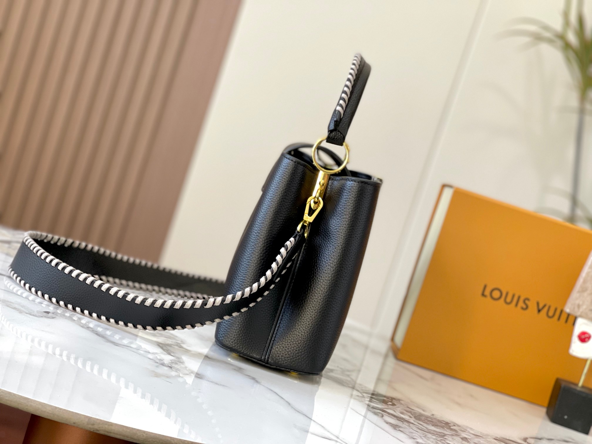 【LOUIS VUITTON】 Capucines -2SIZE  -2色