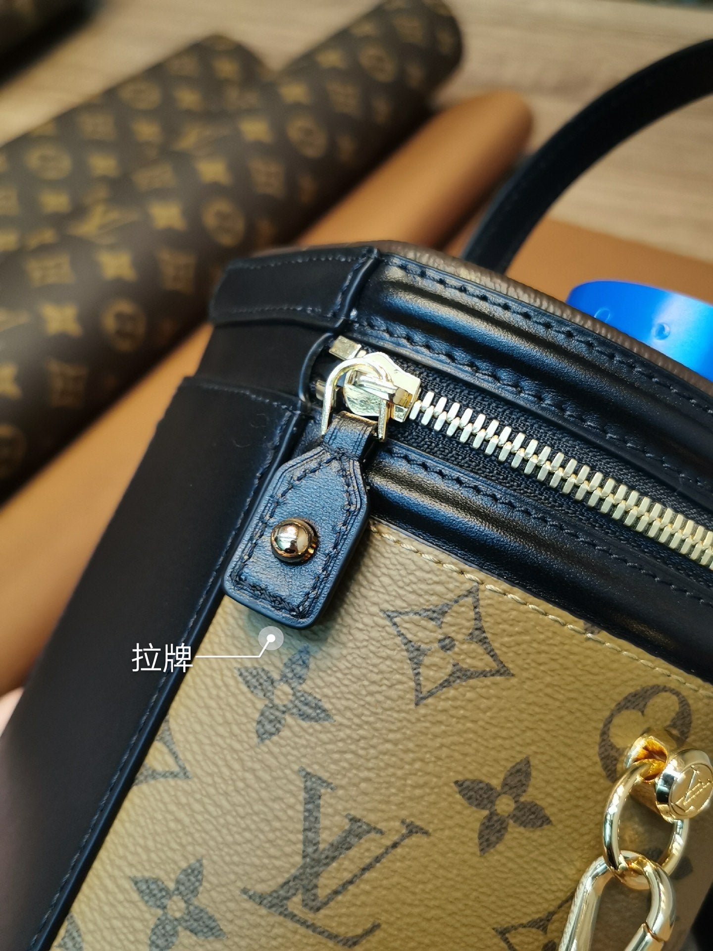 【LOUIS VUITTON】 番号：M43986 サイズ:15.0x 17.0x 15.0 CM