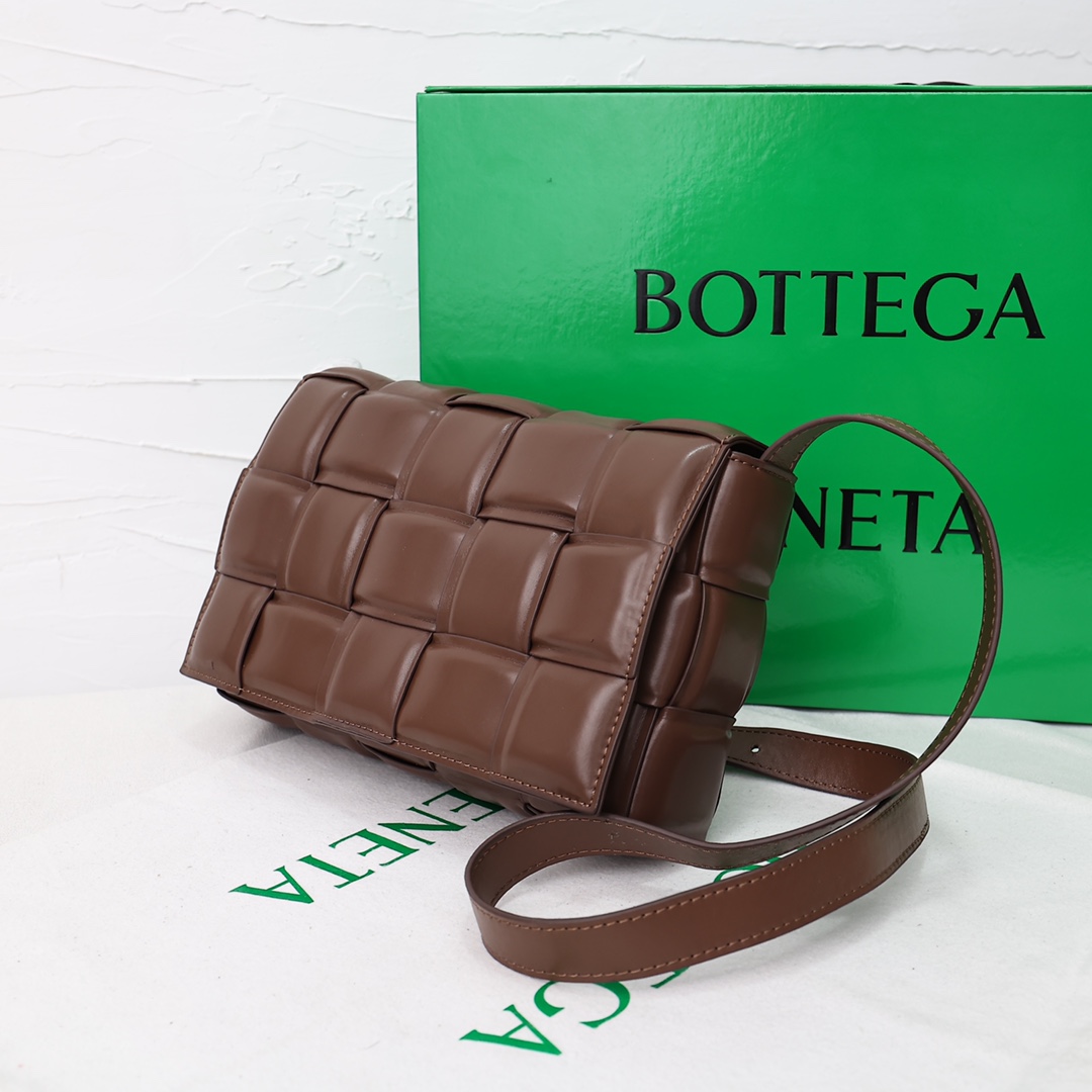 【Bottega Veneta】BV Padded Cassette bag -26*8*18CM -10色