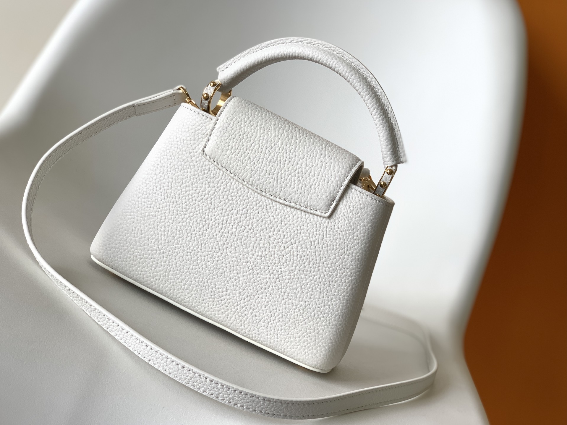 【LOUIS VUITTON】新作人気の Capucines mini  size:21x14x8 cm  -4色