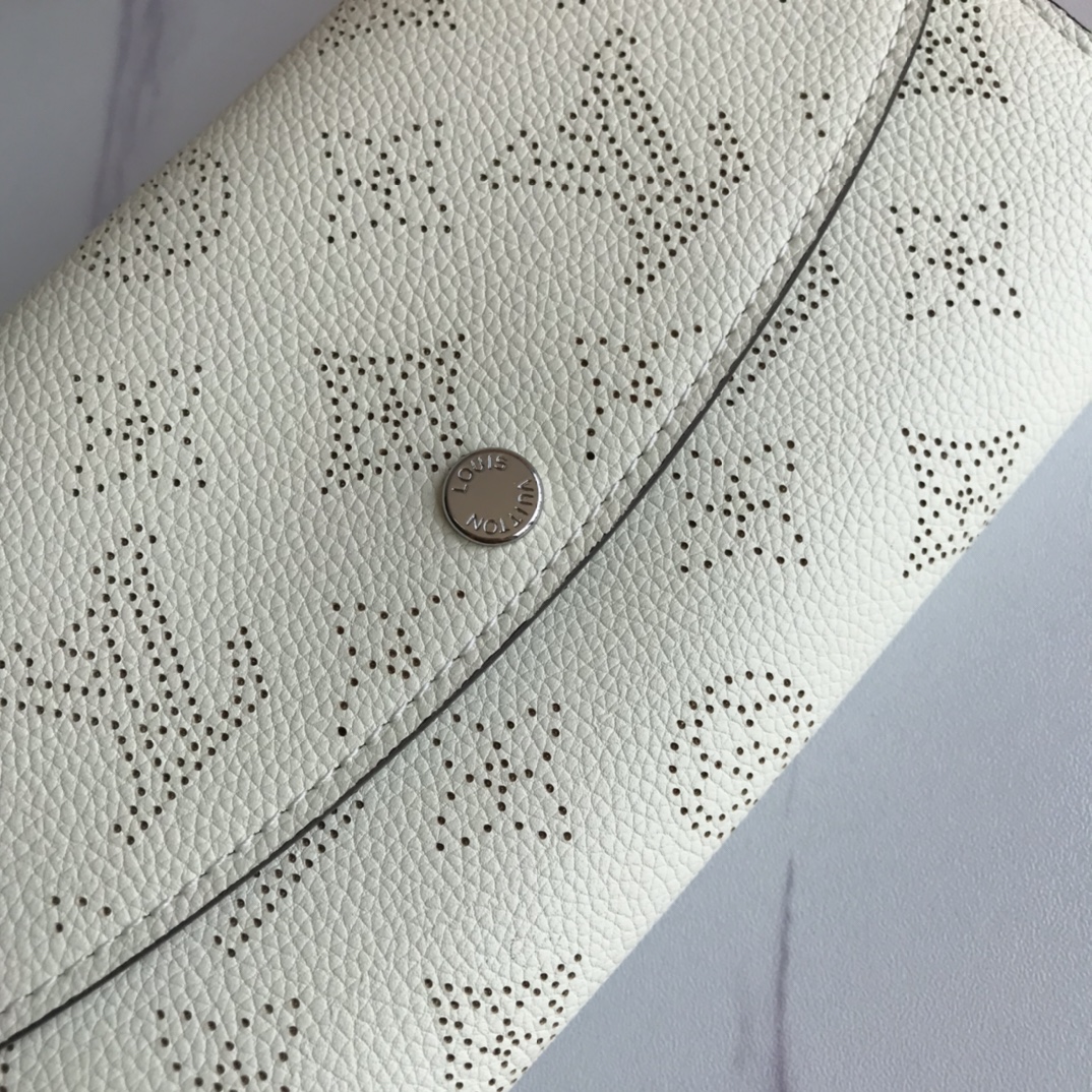 【LOUIS VUITTON】ボタン財布  19x10x2cm -4色