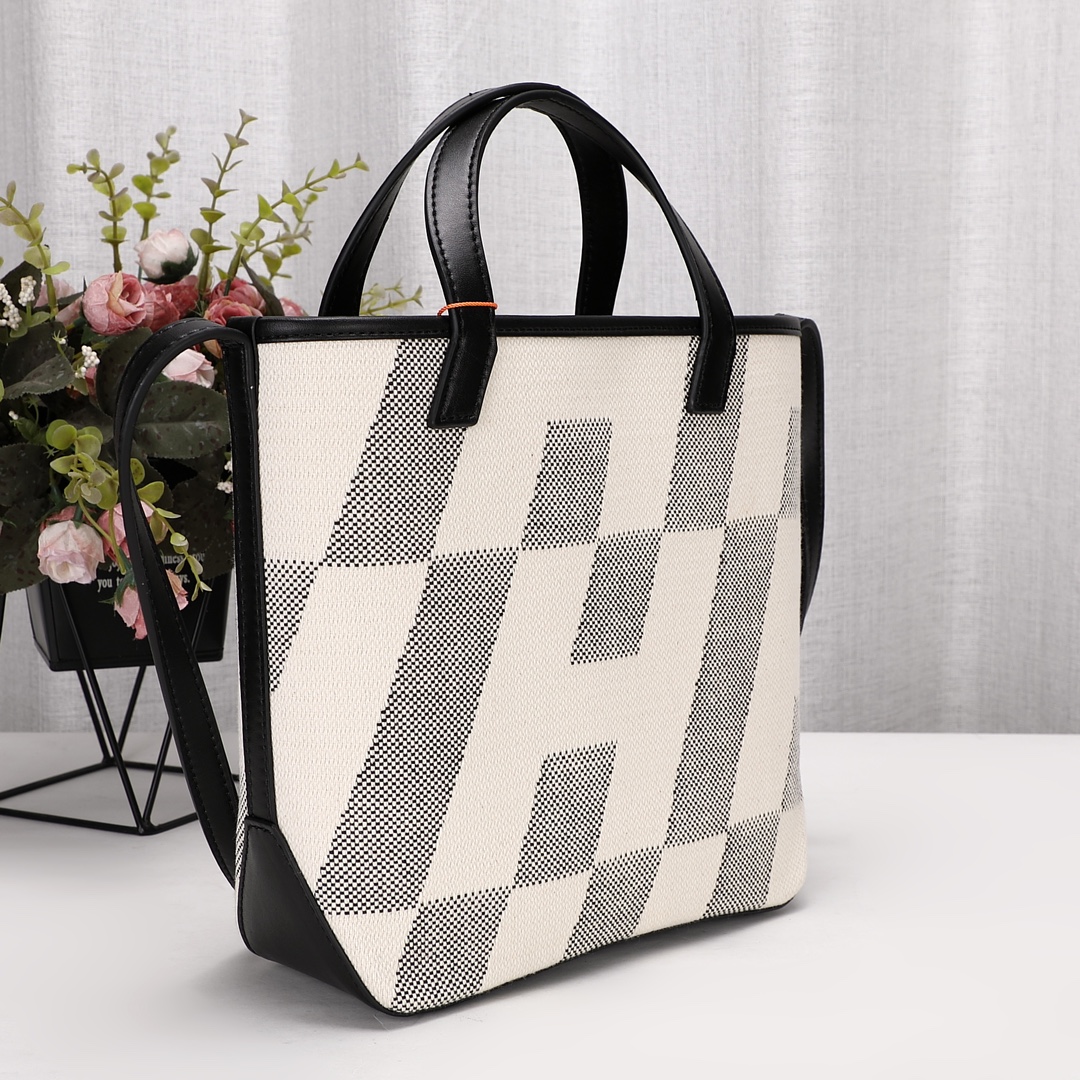 HERMES(エルメス)  CABAS HEN BIAIS Hen biais 27-8.5-24cm  2色
