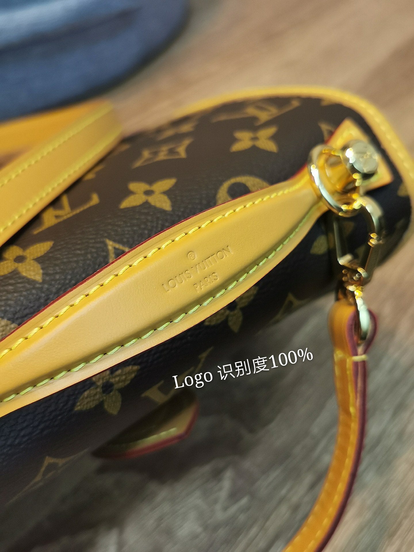 【LOUIS VUITTON】 番号：M44919 サイズ: 23.5 x 18.0 x 9.0 cm