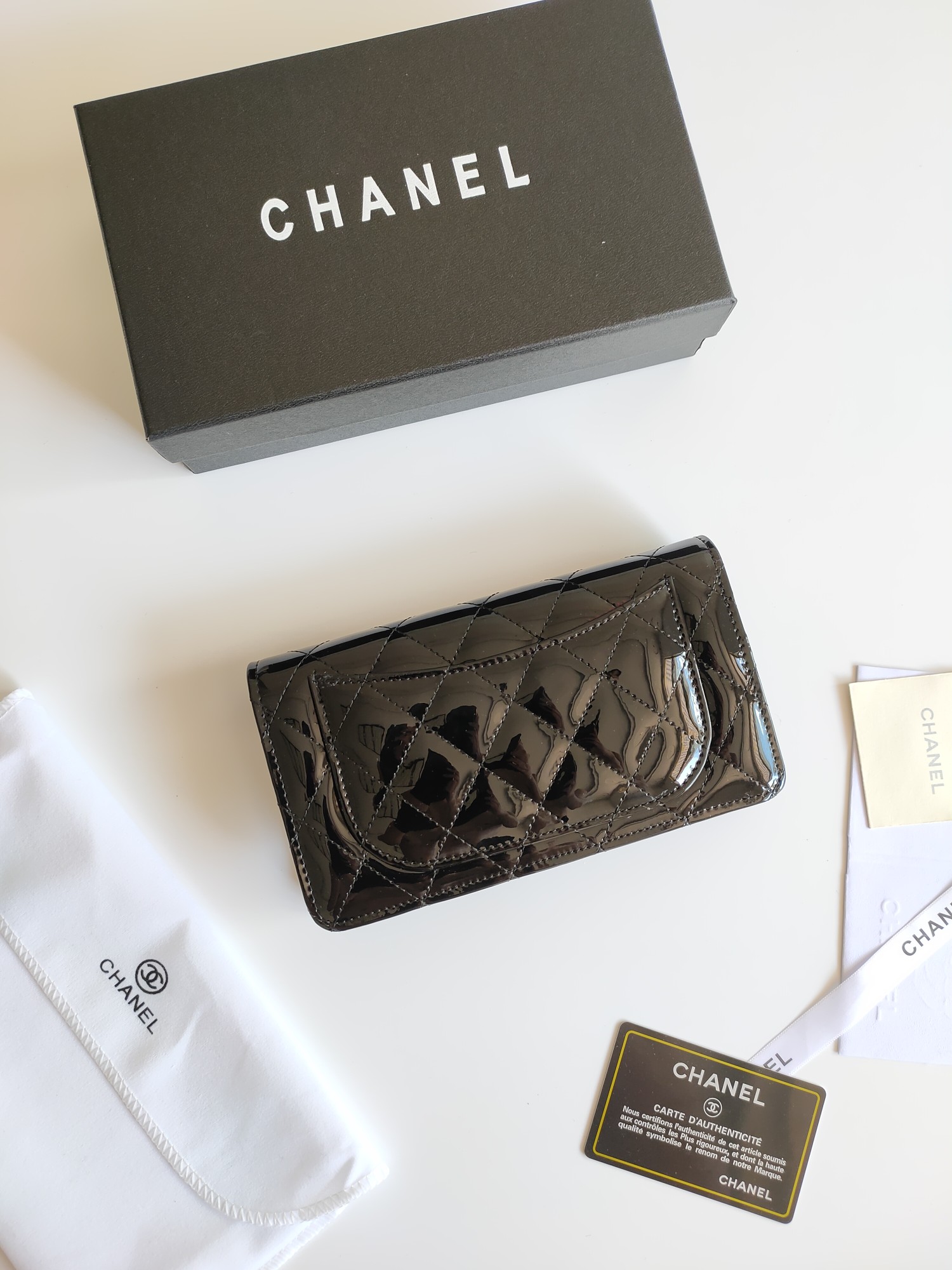 【CHANEL 】二つ折り財布  19-10-3CM