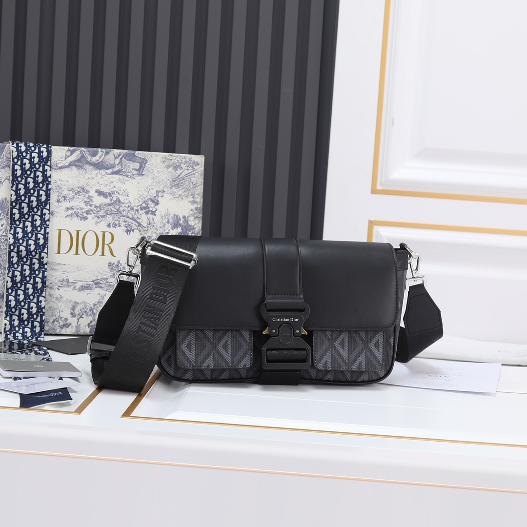【DIOR】Dior Hit the Road  -27x17x9cm-2色