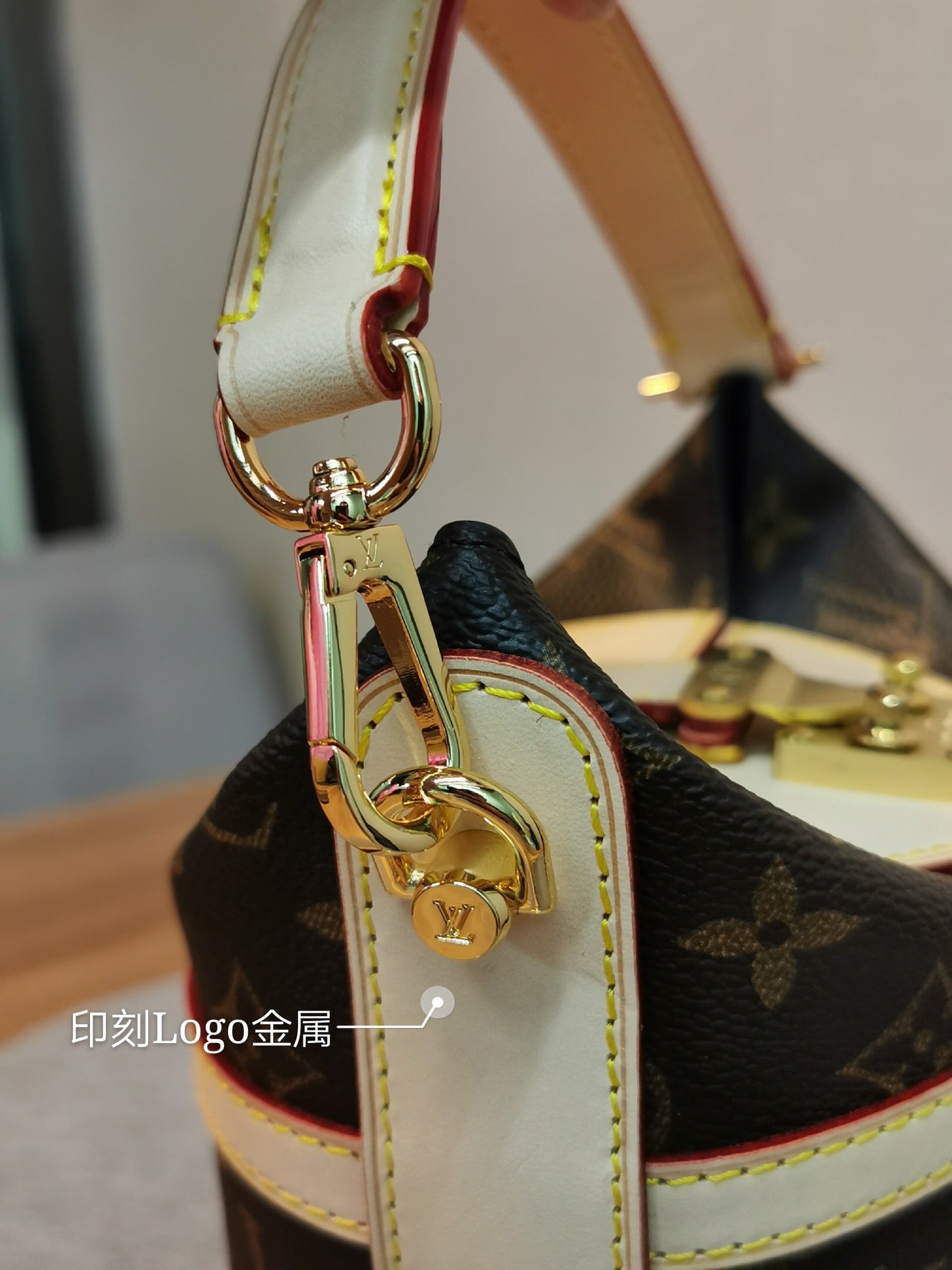 【LOUIS VUITTON】 番号：M43587 サイズ:22.0 x 23.0 x 14.0 cm