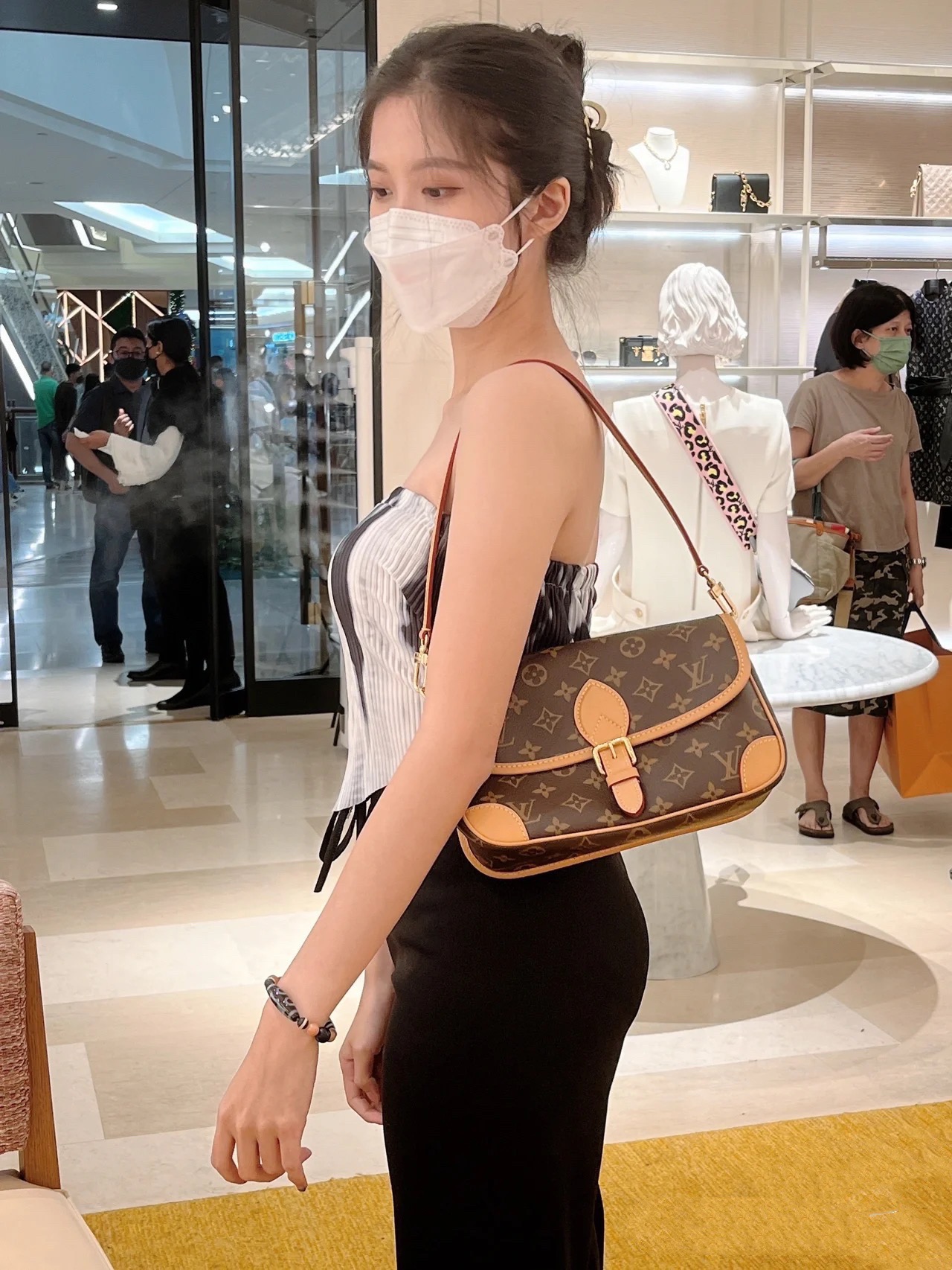 【LOUIS VUITTON】 サイズ: 25.0 × 9.0 × 15.0 CM -2色