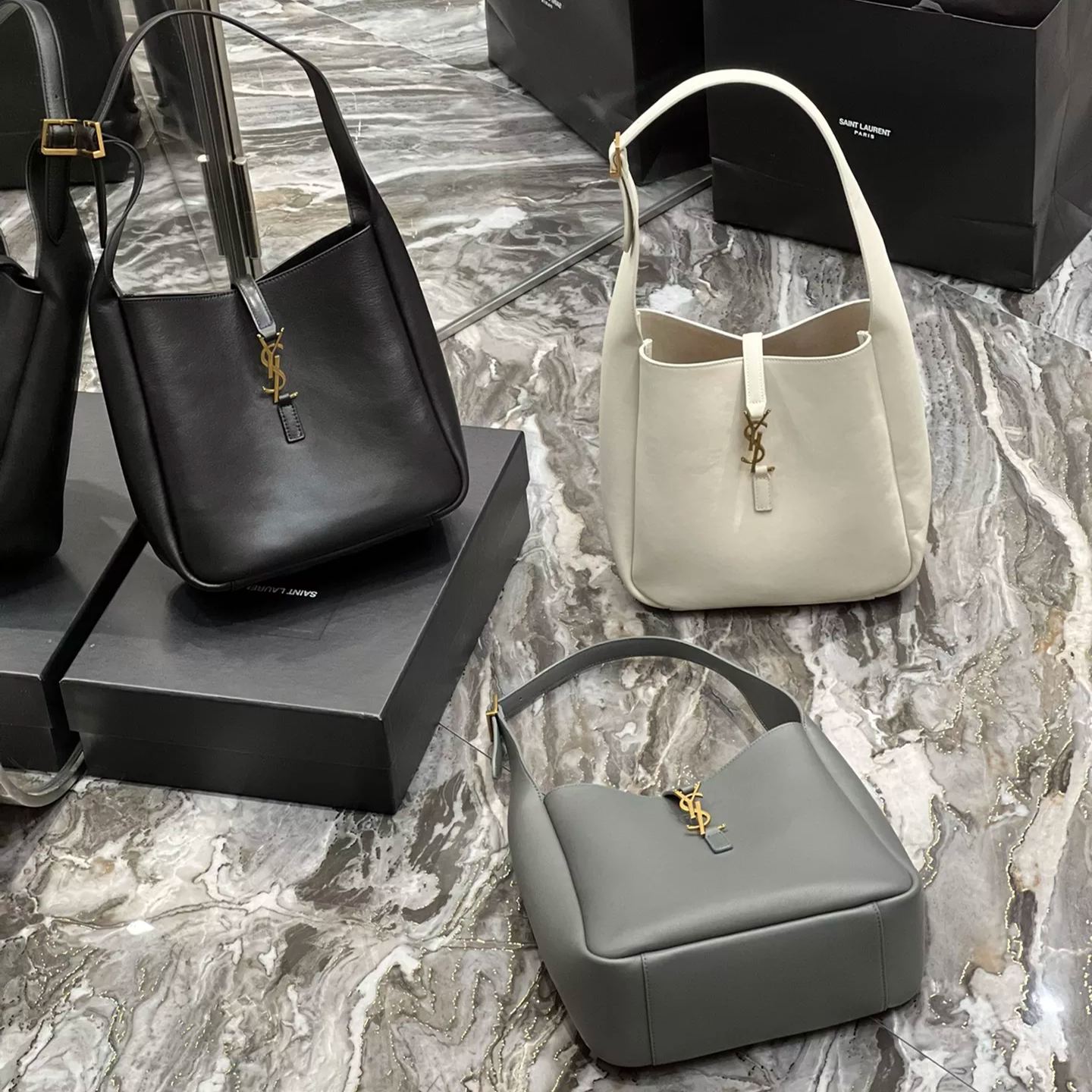 【SAINT LAURENT】  ICARE サイズ: 24×24×10cm