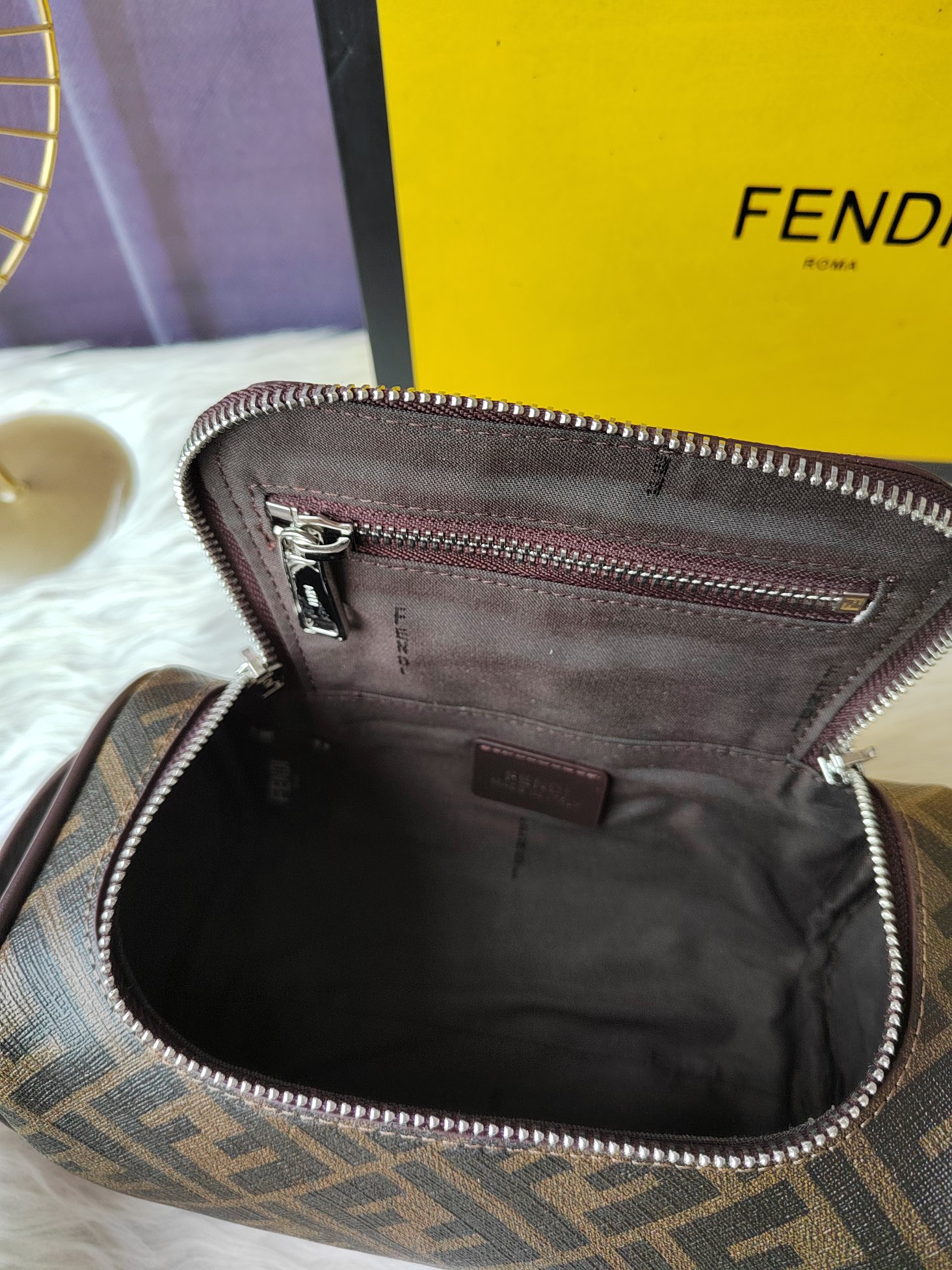 【FENDI】化粧ポーチ   サイズ: 25x13x13cm -3色
