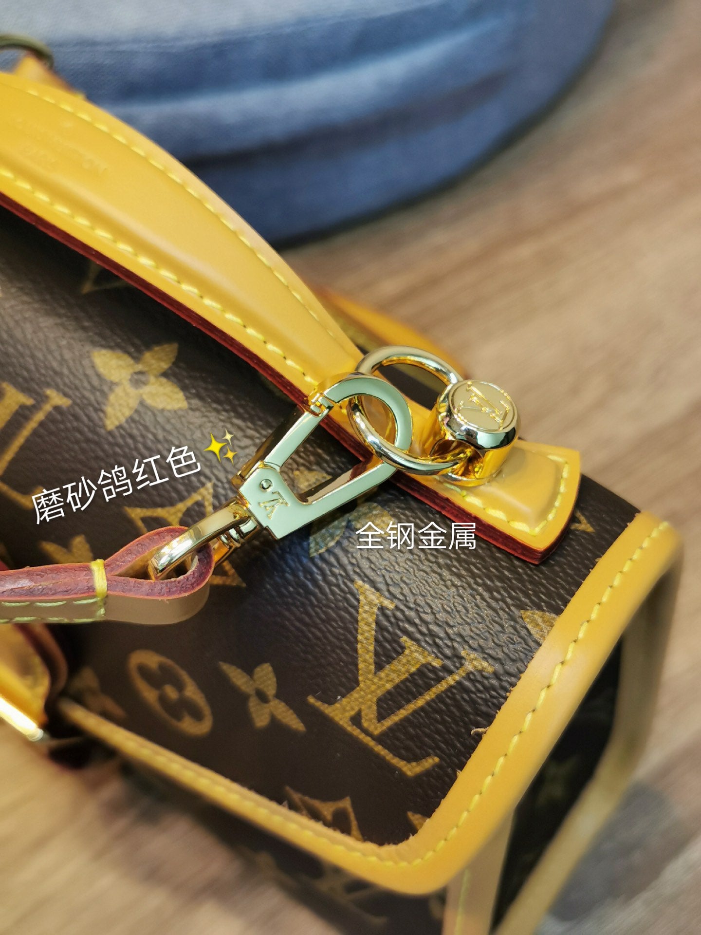 【LOUIS VUITTON】 番号：M44919 サイズ: 23.5 x 18.0 x 9.0 cm