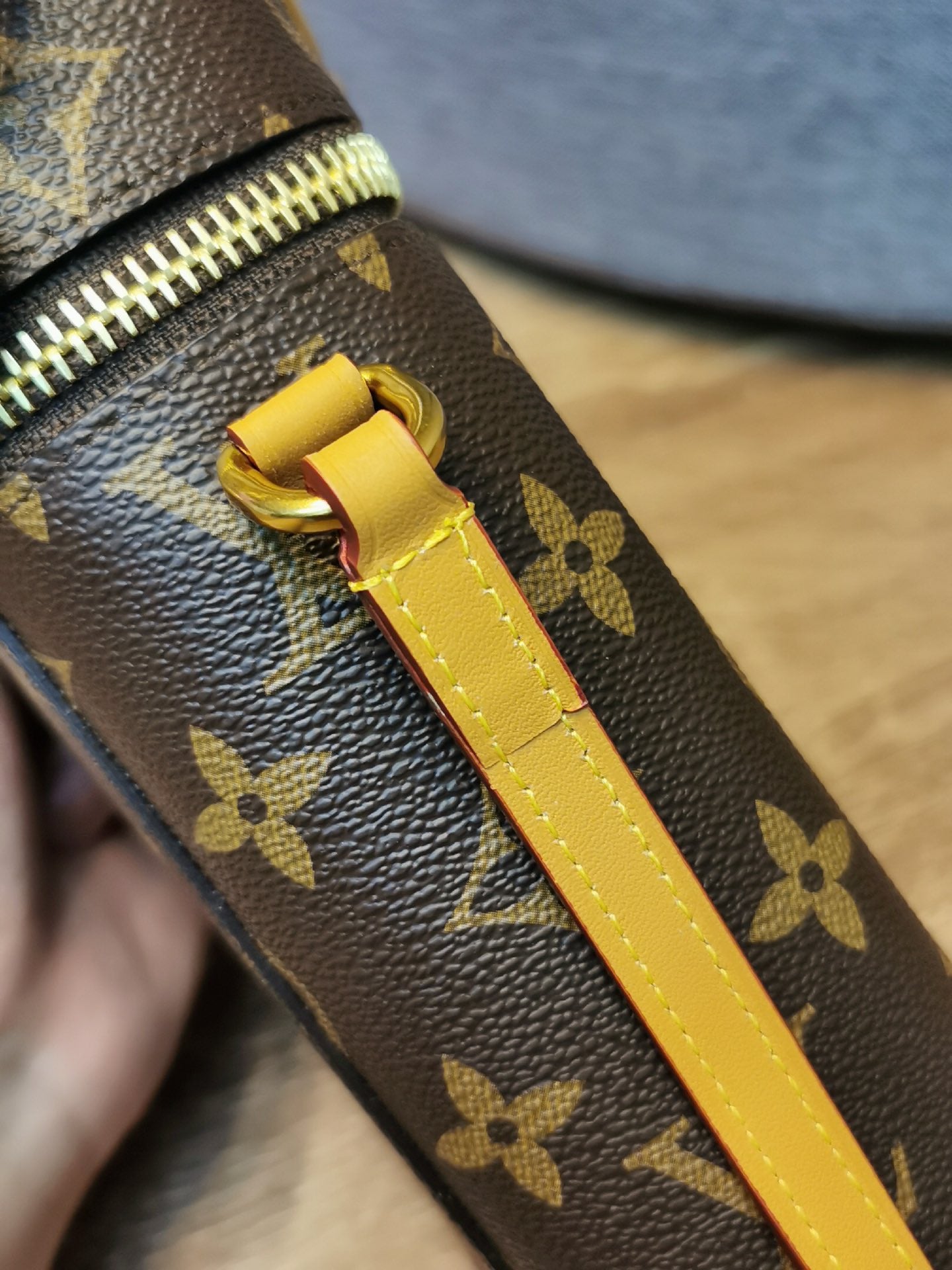 【LOUIS VUITTON】 番号：M44914 サイズ: 11x6x16.5cm