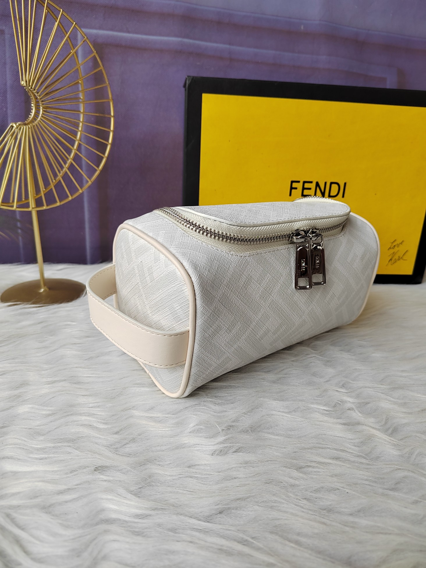 【FENDI】化粧ポーチ   サイズ: 25x13x13cm -3色