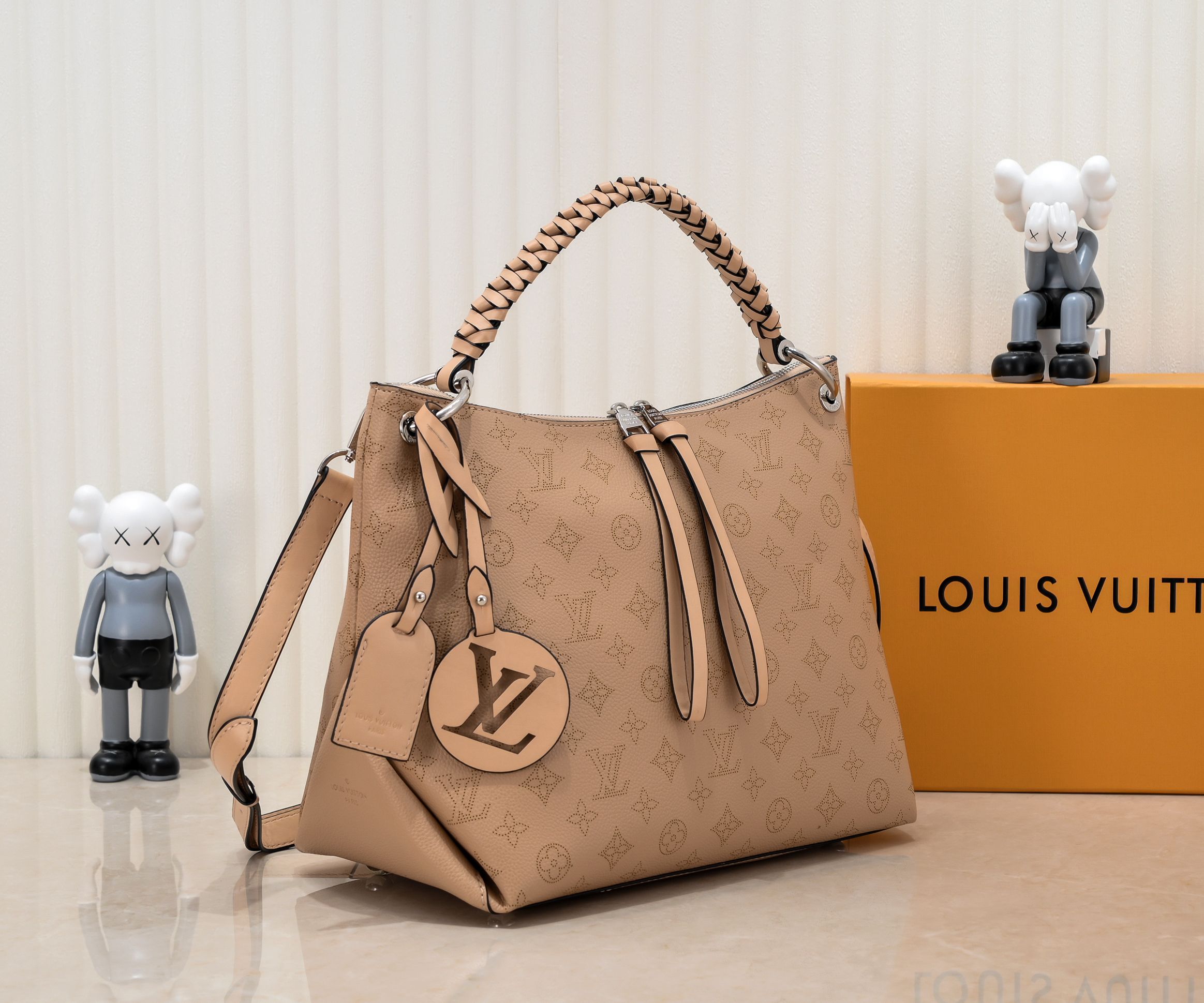 【LOUIS VUITTON】  32*26*17cm -4色