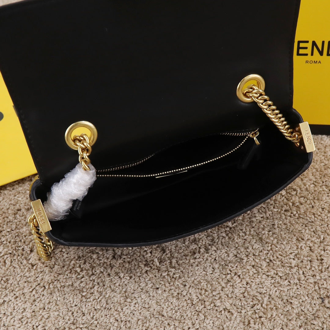 【FENDI】 番号:3304  サイズ:24×7×13cm  -3色