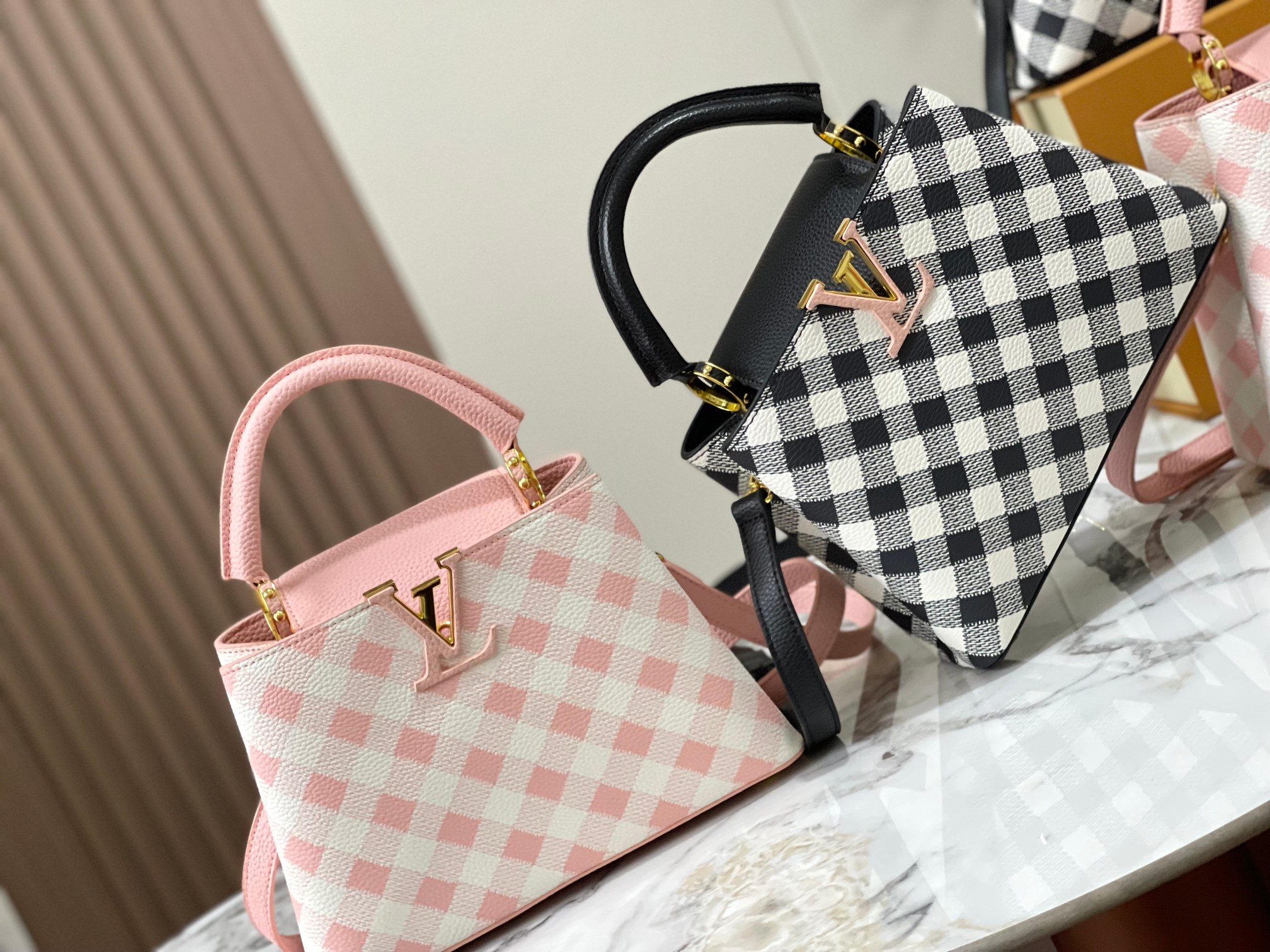 【LOUIS VUITTON】 Capucines -27 x 18x 9CM -2色