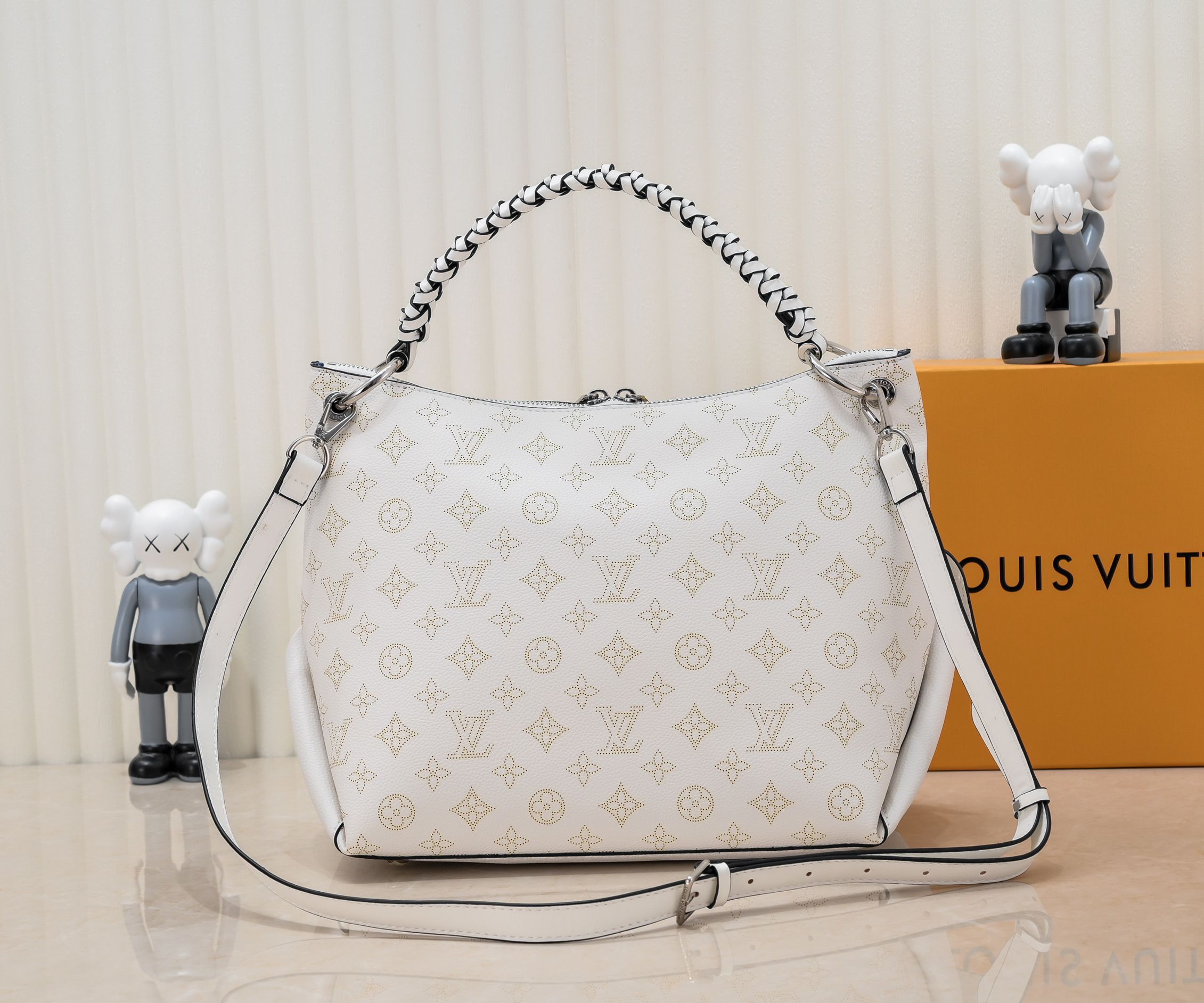 【LOUIS VUITTON】  32*26*17cm -4色