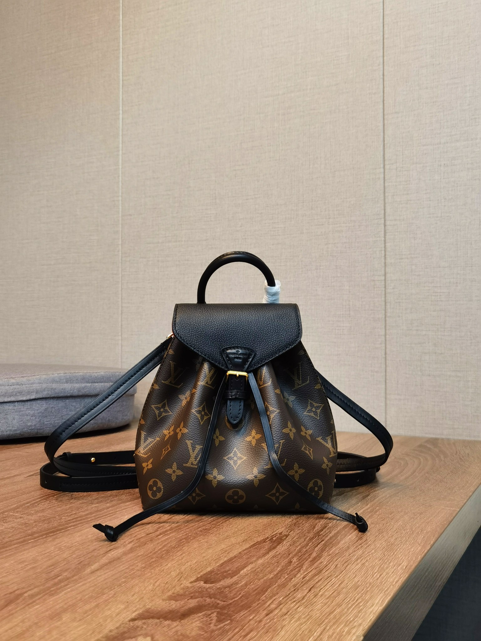 【LOUIS VUITTON】Montsouris   -2SIZE -2色
